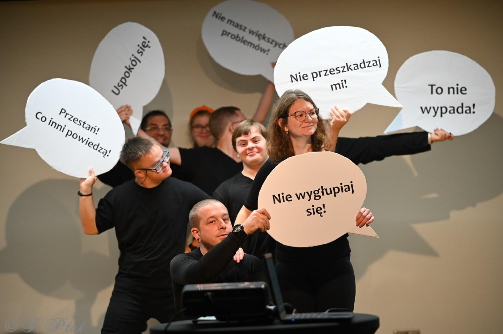 Zdjęcie w galerii na portalu naszraciborz.pl: Jubileusz 10-lecia Stowarzyszenia SPEKTRUM. Konferencja na Zamku Piastowskim wiadomości z regionu