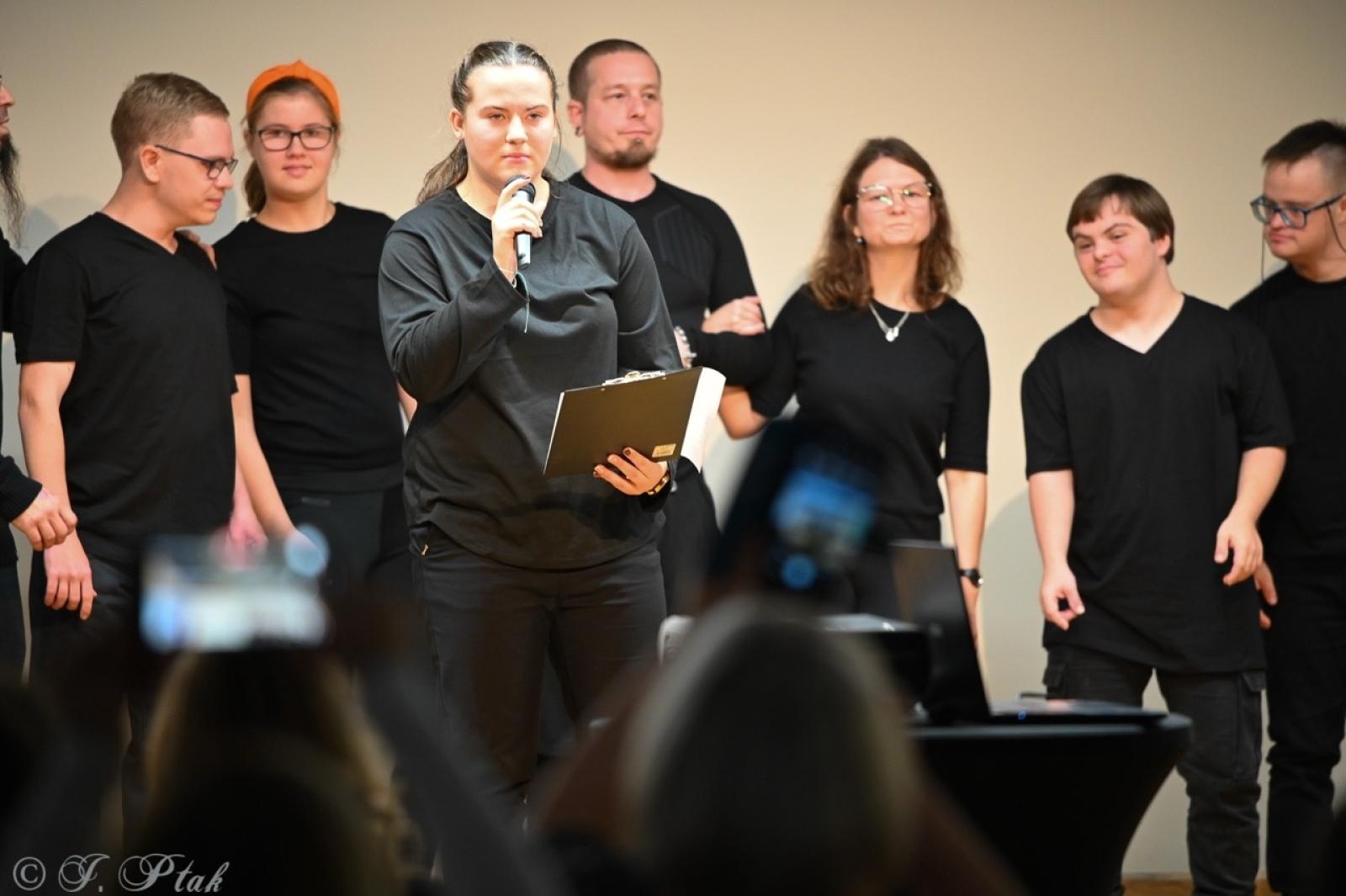 Zdjęcie w galerii na portalu naszraciborz.pl: Jubileusz 10-lecia Stowarzyszenia SPEKTRUM. Konferencja na Zamku Piastowskim wiadomości z regionu