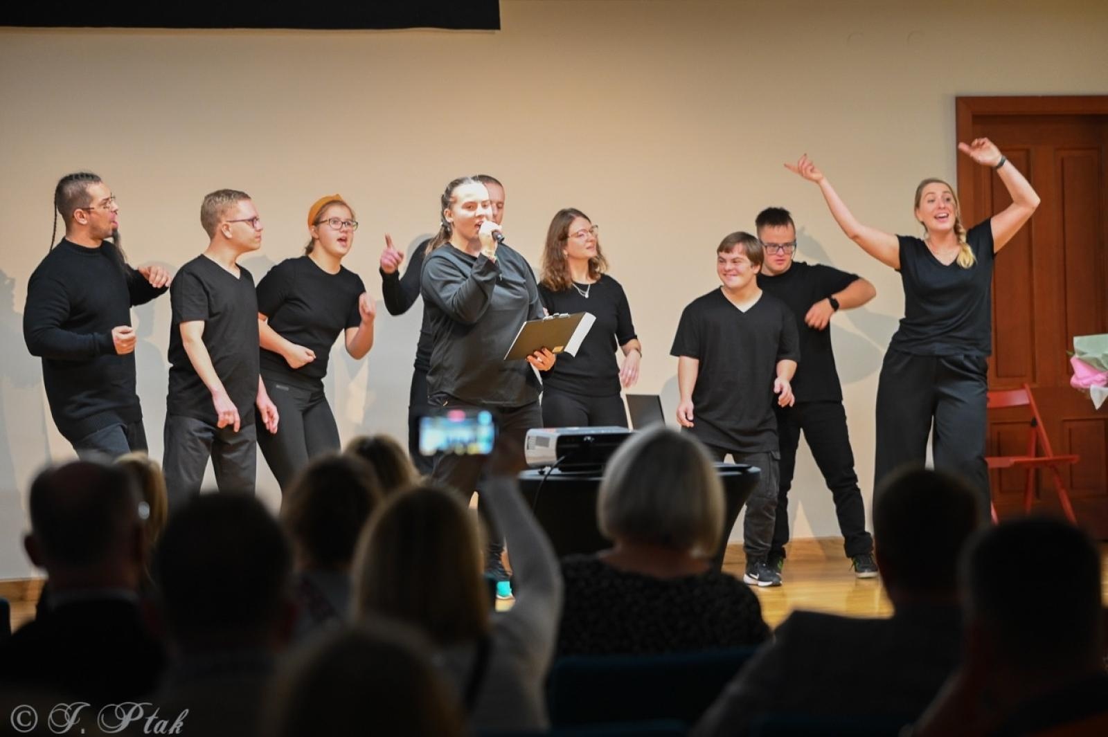 Zdjęcie w galerii na portalu naszraciborz.pl: Jubileusz 10-lecia Stowarzyszenia SPEKTRUM. Konferencja na Zamku Piastowskim wiadomości z regionu