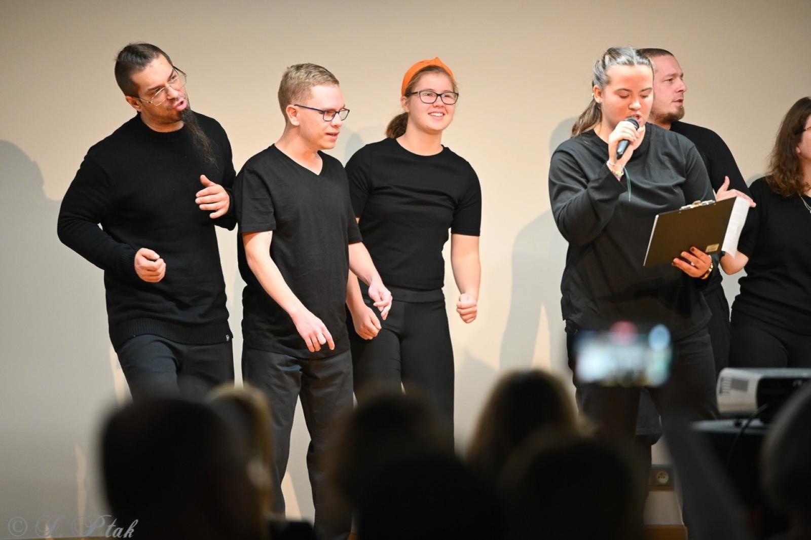 Zdjęcie w galerii na portalu naszraciborz.pl: Jubileusz 10-lecia Stowarzyszenia SPEKTRUM. Konferencja na Zamku Piastowskim wiadomości z regionu