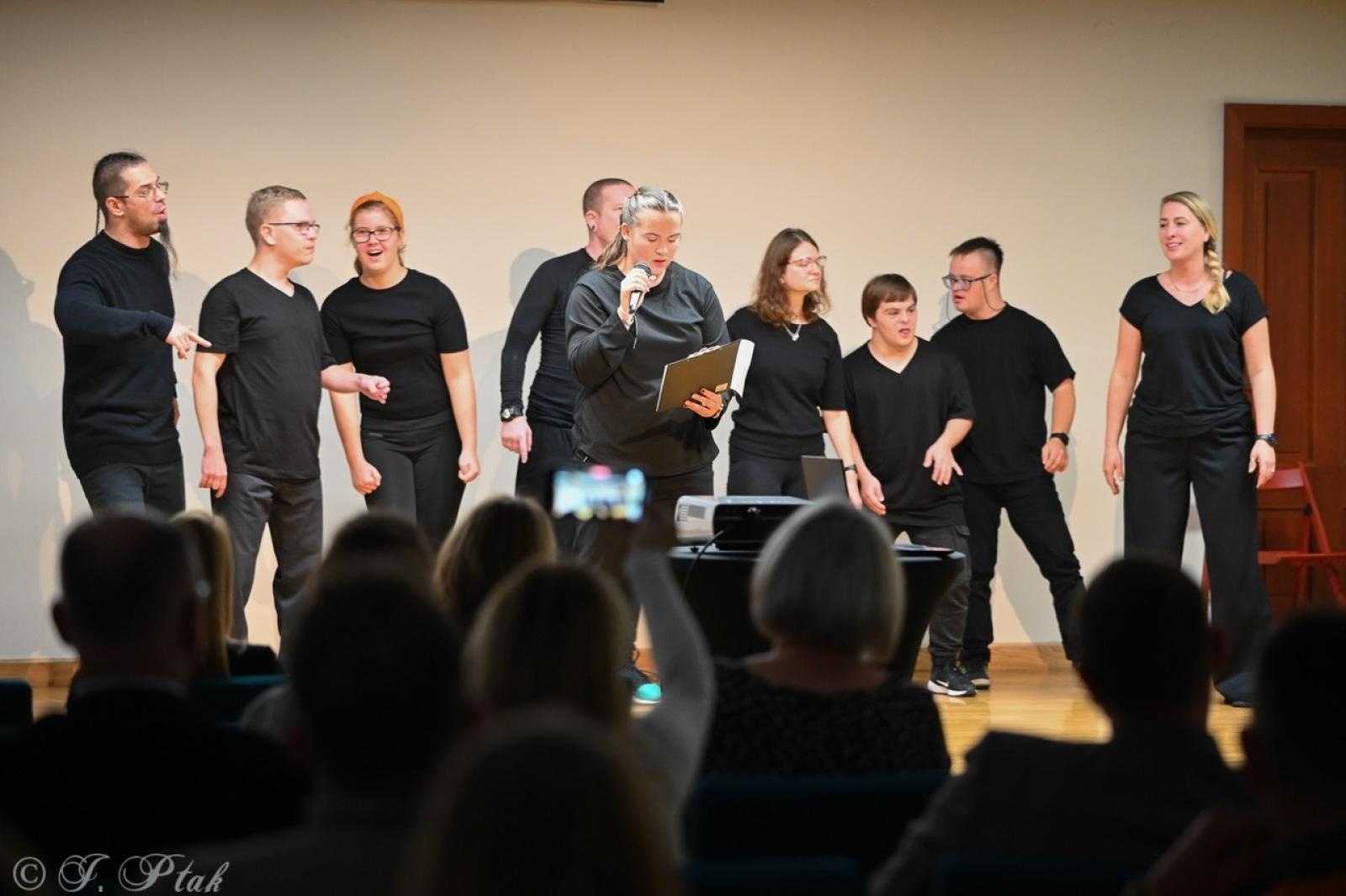 Zdjęcie w galerii na portalu naszraciborz.pl: Jubileusz 10-lecia Stowarzyszenia SPEKTRUM. Konferencja na Zamku Piastowskim wiadomości z regionu