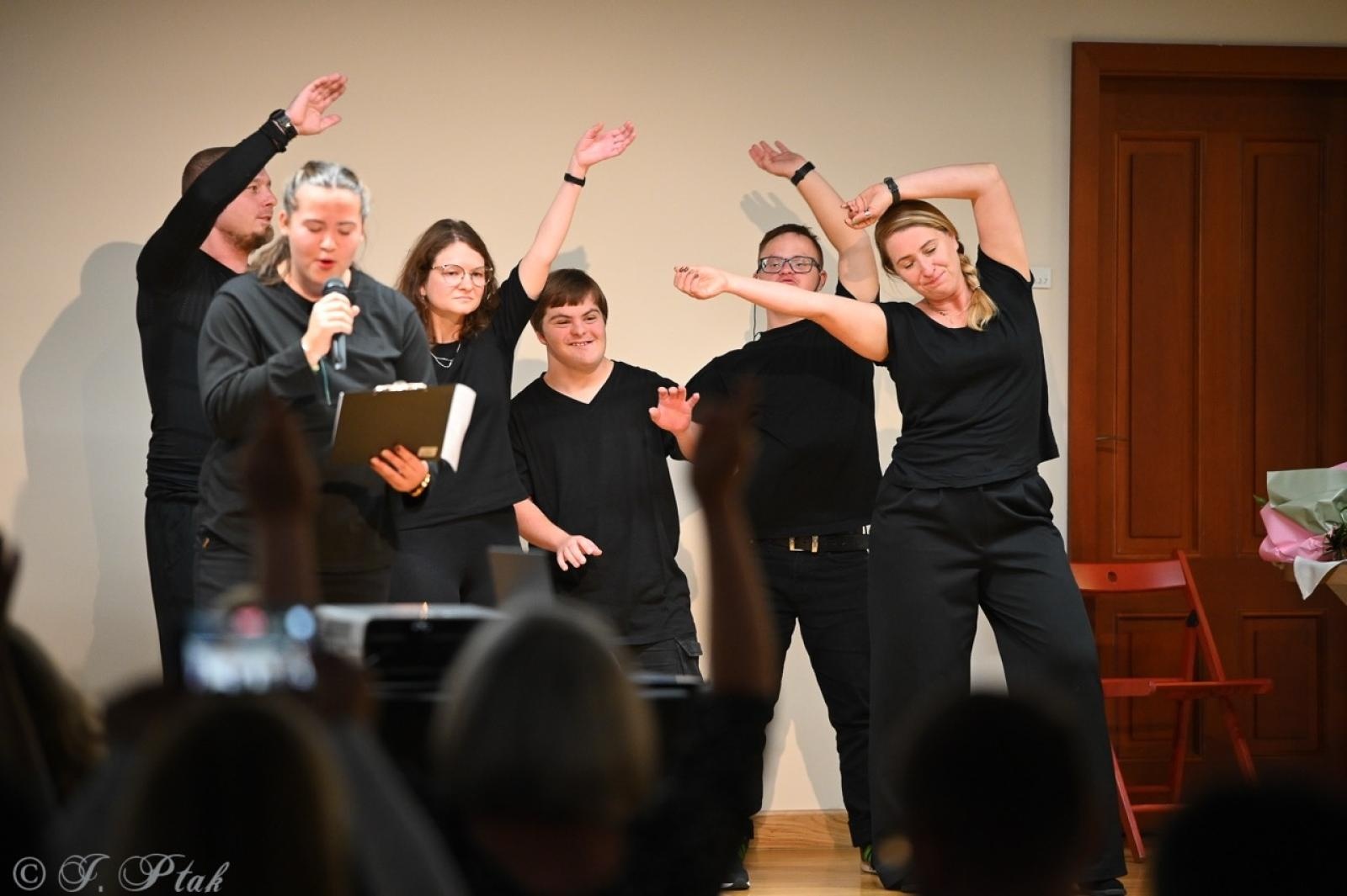 Zdjęcie w galerii na portalu naszraciborz.pl: Jubileusz 10-lecia Stowarzyszenia SPEKTRUM. Konferencja na Zamku Piastowskim wiadomości z regionu