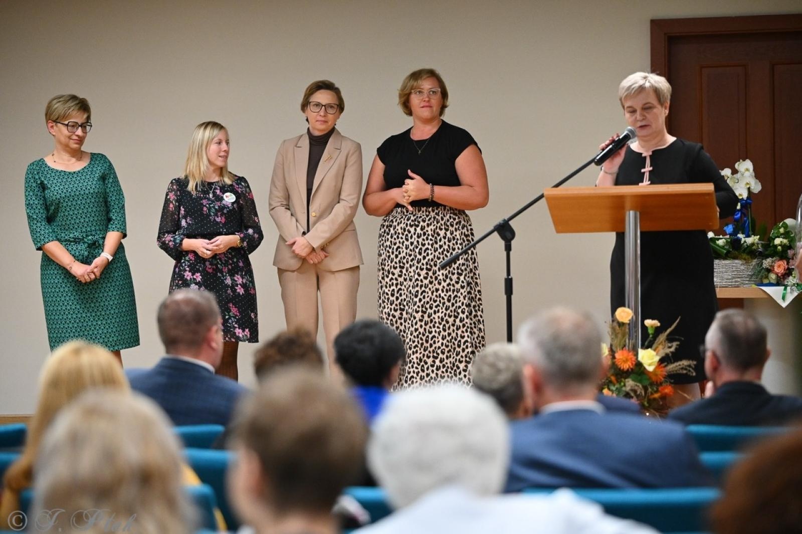 Zdjęcie w galerii na portalu naszraciborz.pl: Jubileusz 10-lecia Stowarzyszenia SPEKTRUM. Konferencja na Zamku Piastowskim wiadomości z regionu