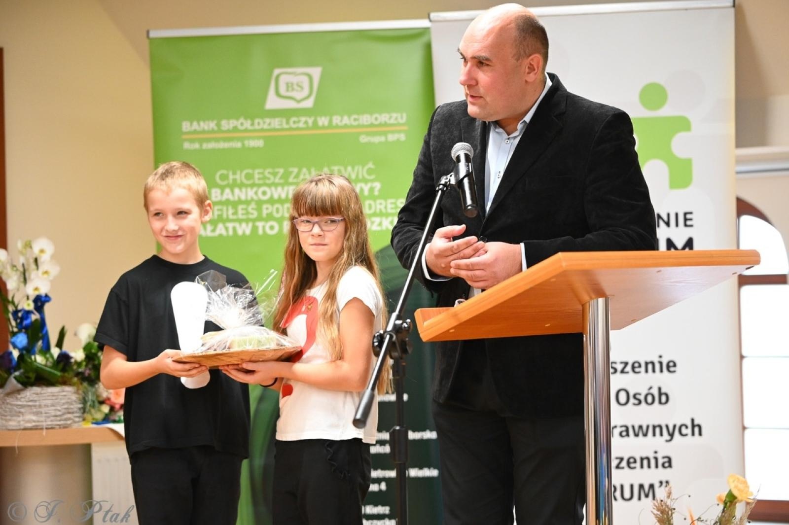 Zdjęcie w galerii na portalu naszraciborz.pl: Jubileusz 10-lecia Stowarzyszenia SPEKTRUM. Konferencja na Zamku Piastowskim wiadomości z regionu