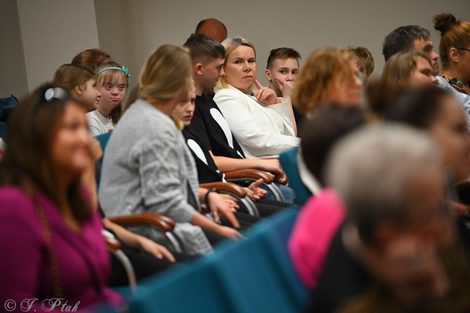 Zdjęcie w galerii na portalu naszraciborz.pl: Jubileusz 10-lecia Stowarzyszenia SPEKTRUM. Konferencja na Zamku Piastowskim wiadomości z regionu