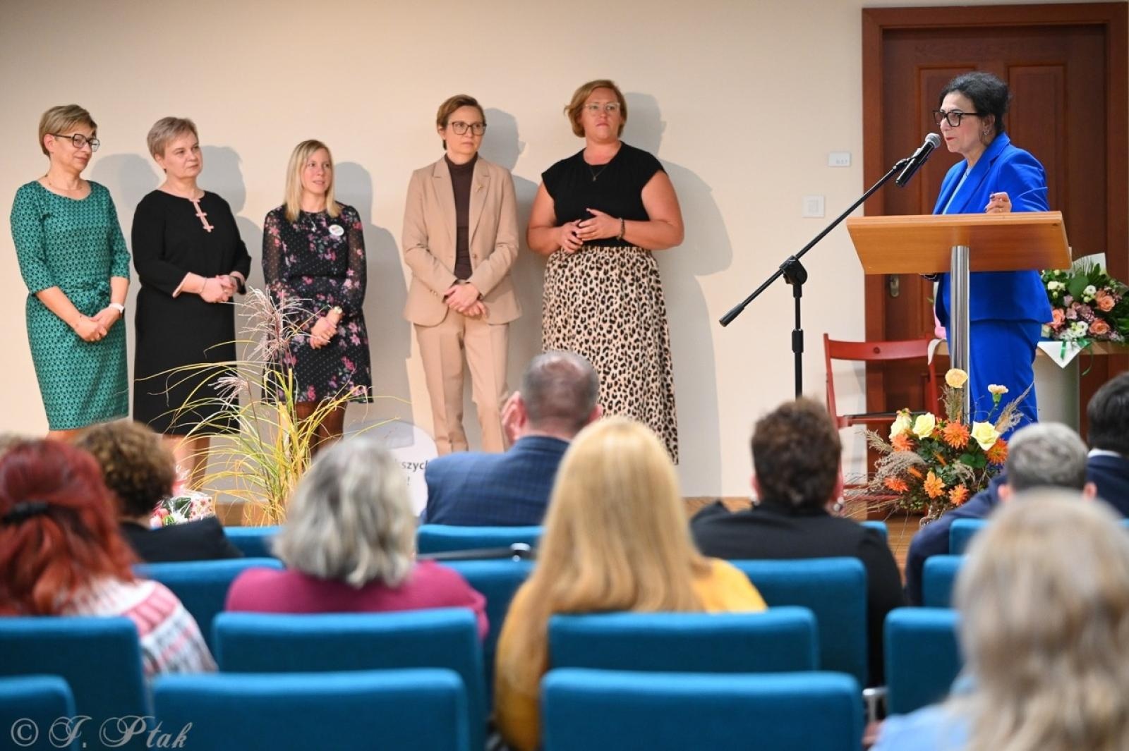 Zdjęcie w galerii na portalu naszraciborz.pl: Jubileusz 10-lecia Stowarzyszenia SPEKTRUM. Konferencja na Zamku Piastowskim wiadomości z regionu