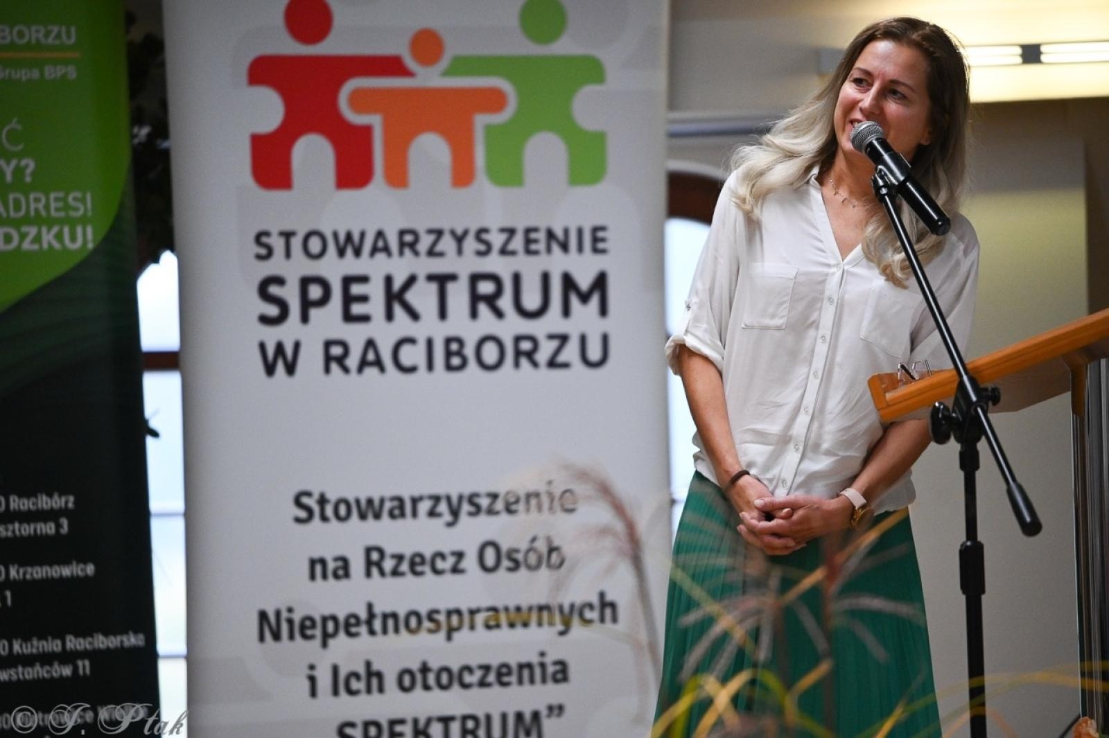 Zdjęcie w galerii na portalu naszraciborz.pl: Jubileusz 10-lecia Stowarzyszenia SPEKTRUM. Konferencja na Zamku Piastowskim wiadomości z regionu
