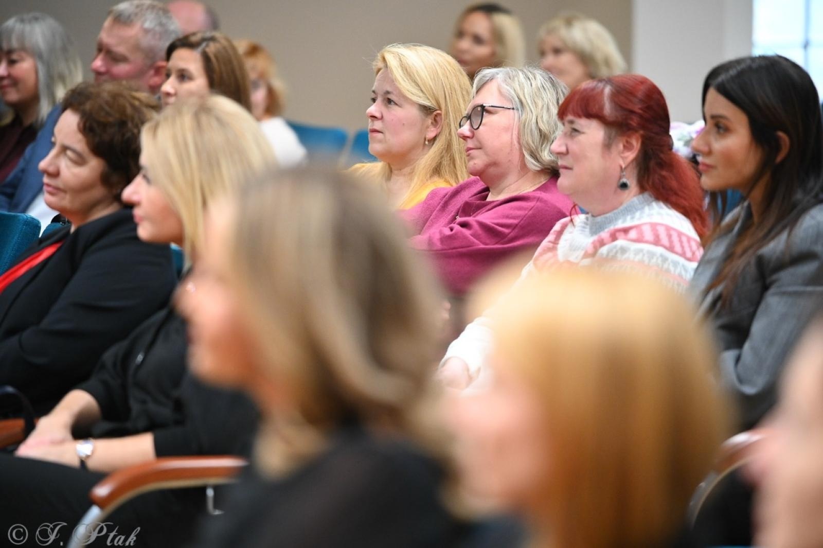 Zdjęcie w galerii na portalu naszraciborz.pl: Jubileusz 10-lecia Stowarzyszenia SPEKTRUM. Konferencja na Zamku Piastowskim wiadomości z regionu