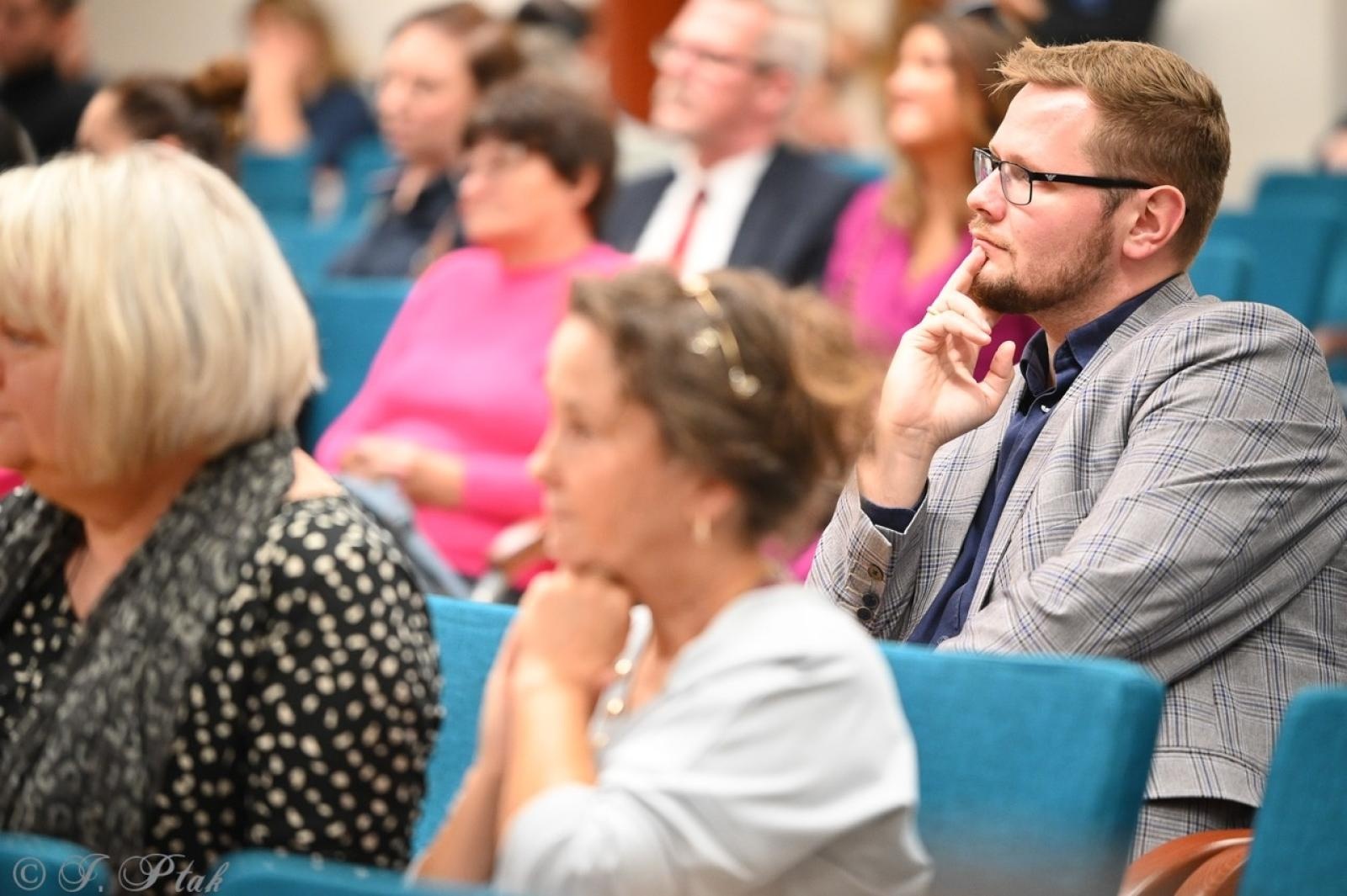 Zdjęcie w galerii na portalu naszraciborz.pl: Jubileusz 10-lecia Stowarzyszenia SPEKTRUM. Konferencja na Zamku Piastowskim wiadomości z regionu