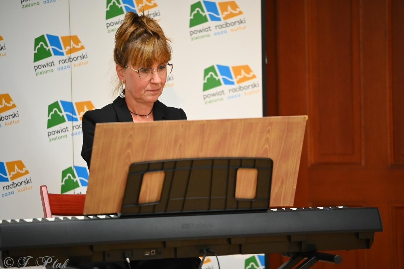 Zdjęcie w galerii na portalu naszraciborz.pl: Jubileusz 10-lecia Stowarzyszenia SPEKTRUM. Konferencja na Zamku Piastowskim wiadomości z regionu