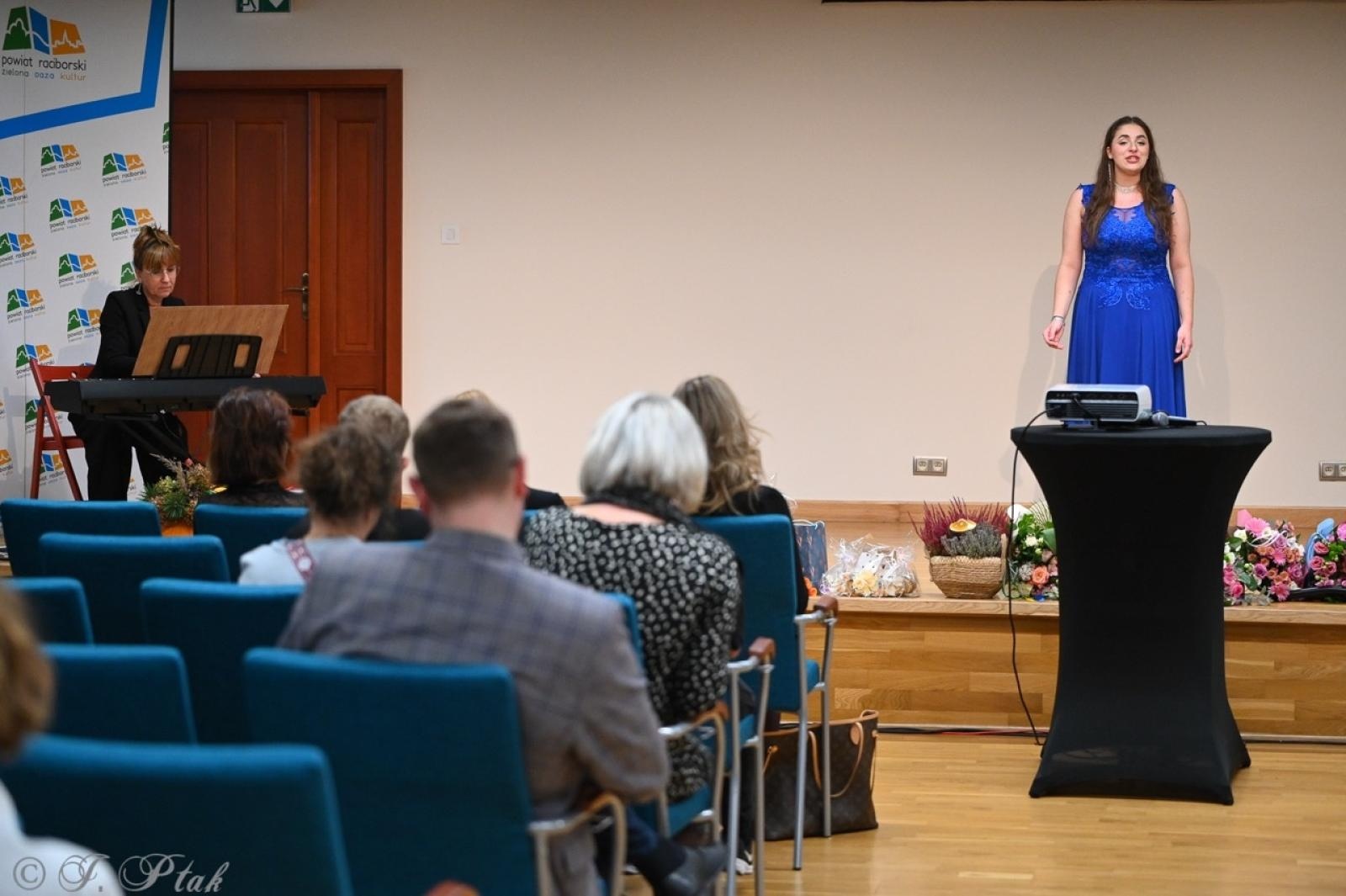 Zdjęcie w galerii na portalu naszraciborz.pl: Jubileusz 10-lecia Stowarzyszenia SPEKTRUM. Konferencja na Zamku Piastowskim wiadomości z regionu