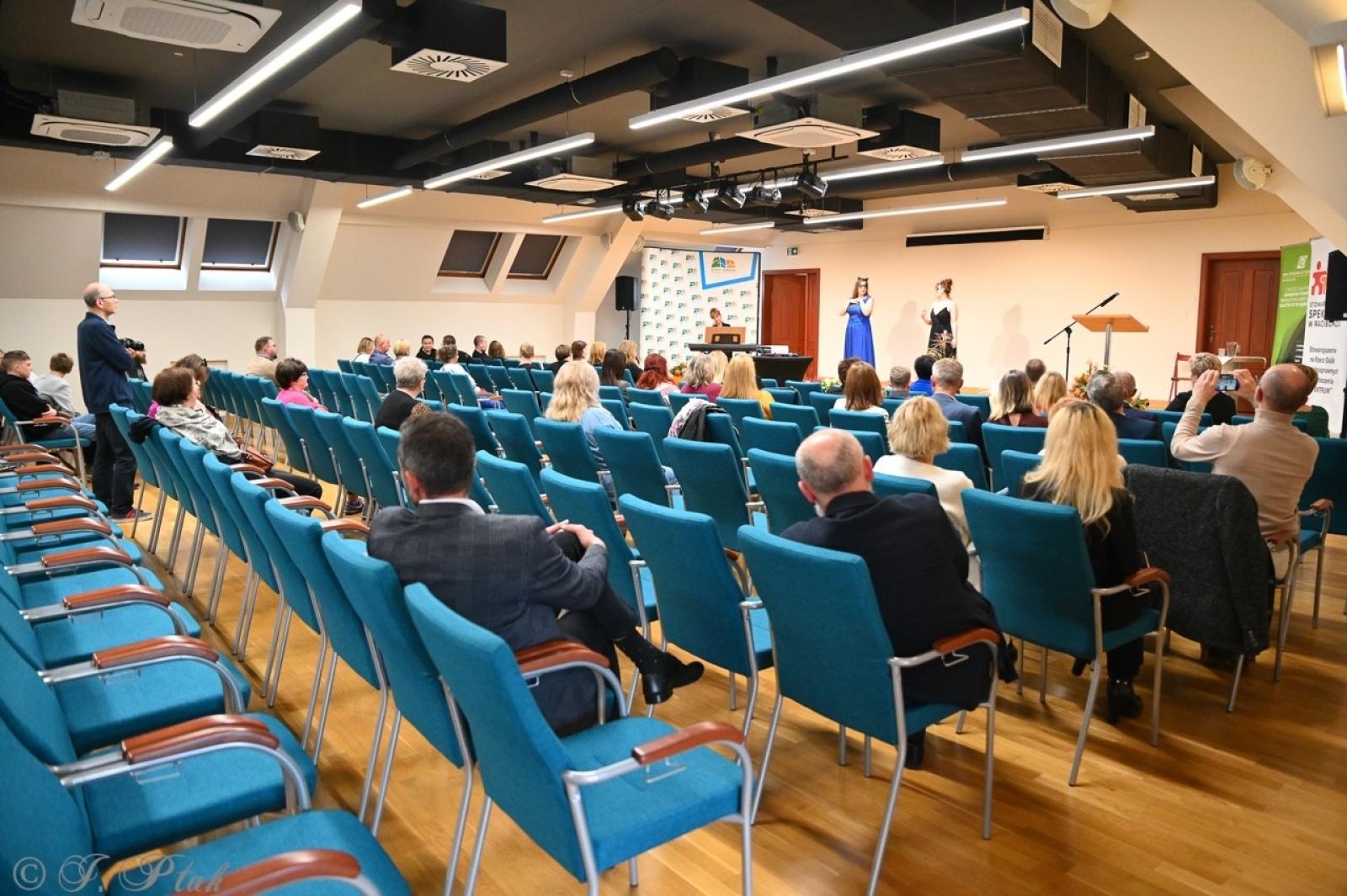 Zdjęcie w galerii na portalu naszraciborz.pl: Jubileusz 10-lecia Stowarzyszenia SPEKTRUM. Konferencja na Zamku Piastowskim wiadomości z regionu