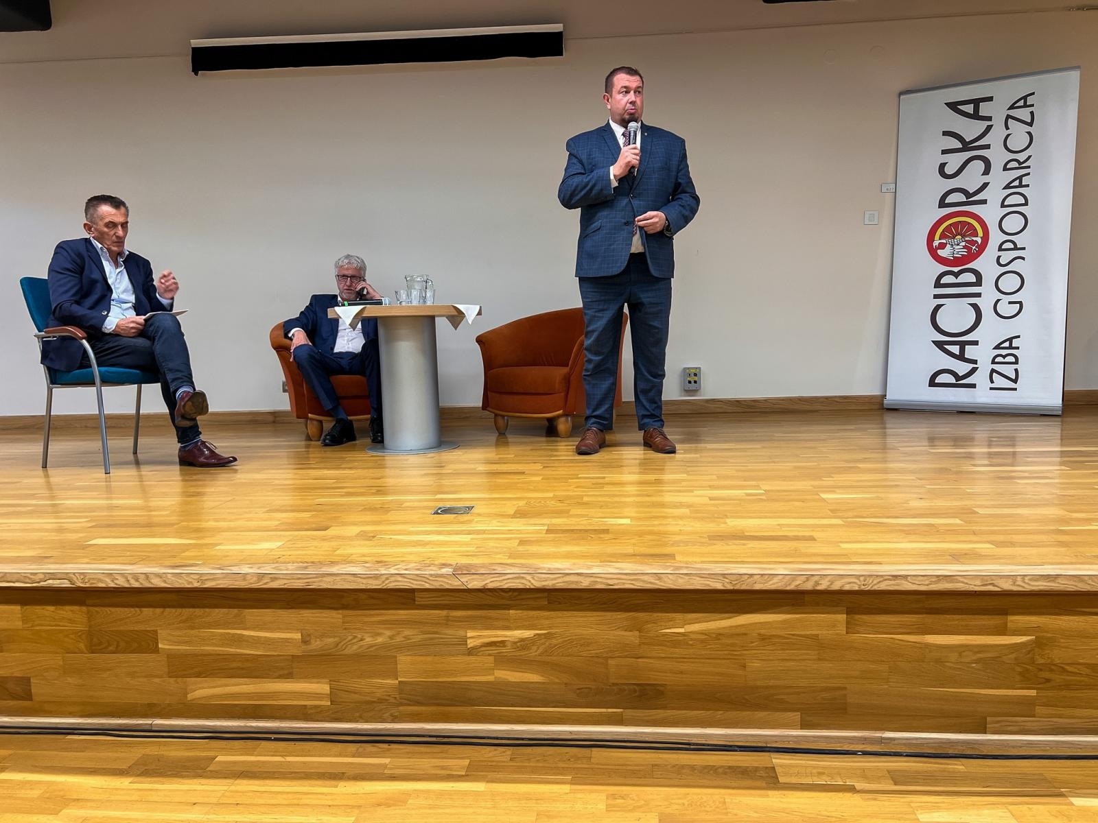 Zdjęcie w galerii na portalu naszraciborz.pl: Biznes i władza na zamku. Starosta o nowych inwestycjach drogowych, prezydent o trasie do Rybnika, pl. Długosza i żwirowni wiadomości z regionu