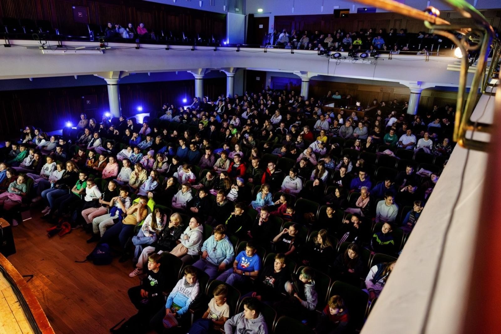 Zdjęcie w galerii na portalu naszraciborz.pl: WIATRAKI już kręcą. Ruszył raciborski festiwal podróżniczy [FOTO] wiadomości z regionu