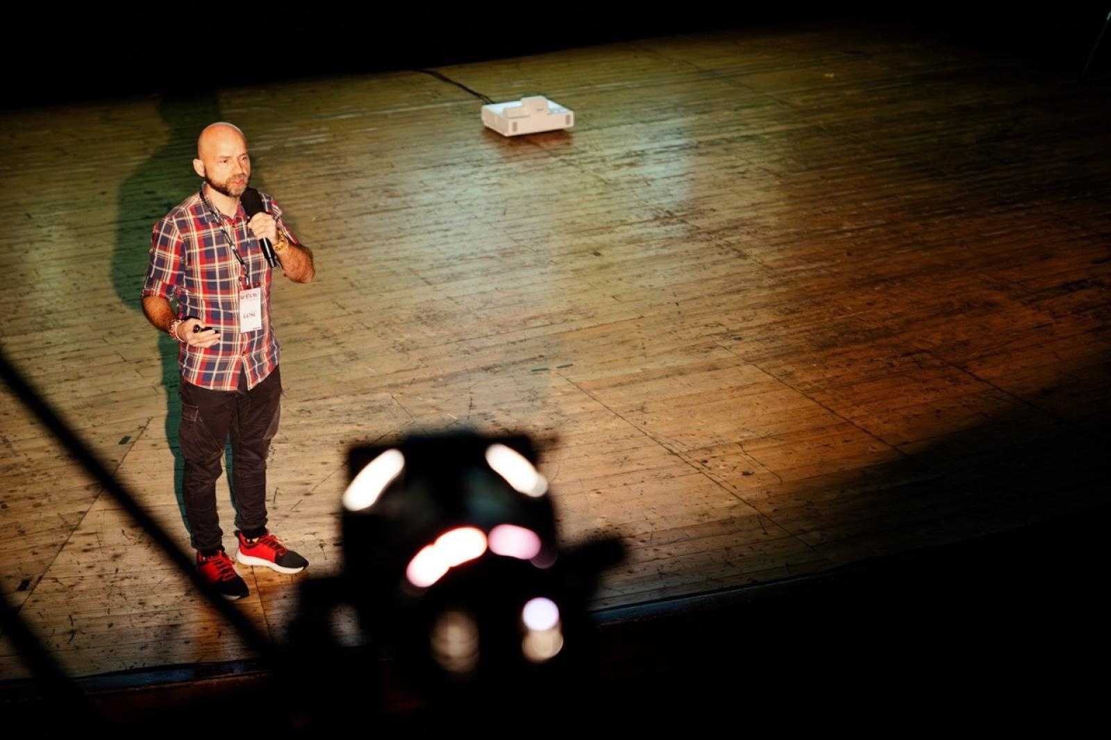 Zdjęcie w galerii na portalu naszraciborz.pl: WIATRAKI już kręcą. Ruszył raciborski festiwal podróżniczy [FOTO] wiadomości z regionu