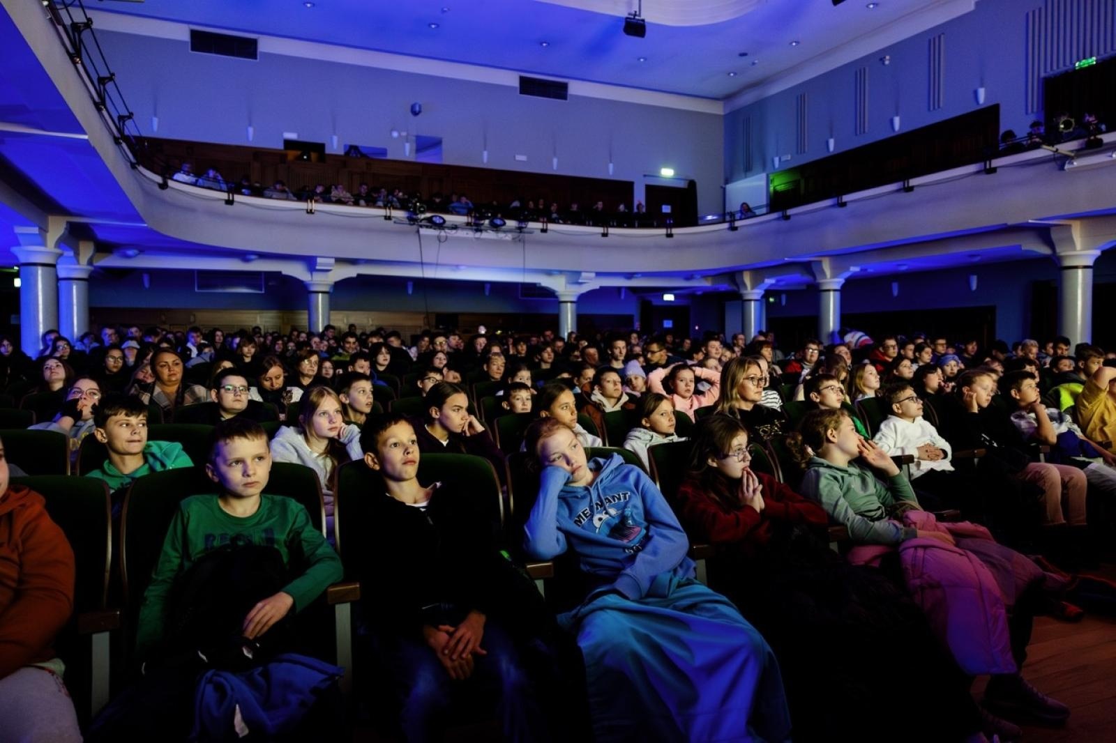 Zdjęcie w galerii na portalu naszraciborz.pl: WIATRAKI już kręcą. Ruszył raciborski festiwal podróżniczy [FOTO] wiadomości z regionu