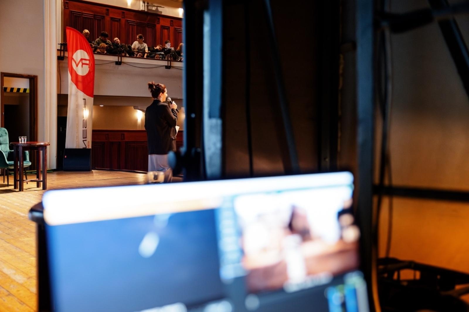 Zdjęcie w galerii na portalu naszraciborz.pl: WIATRAKI już kręcą. Ruszył raciborski festiwal podróżniczy [FOTO] wiadomości z regionu