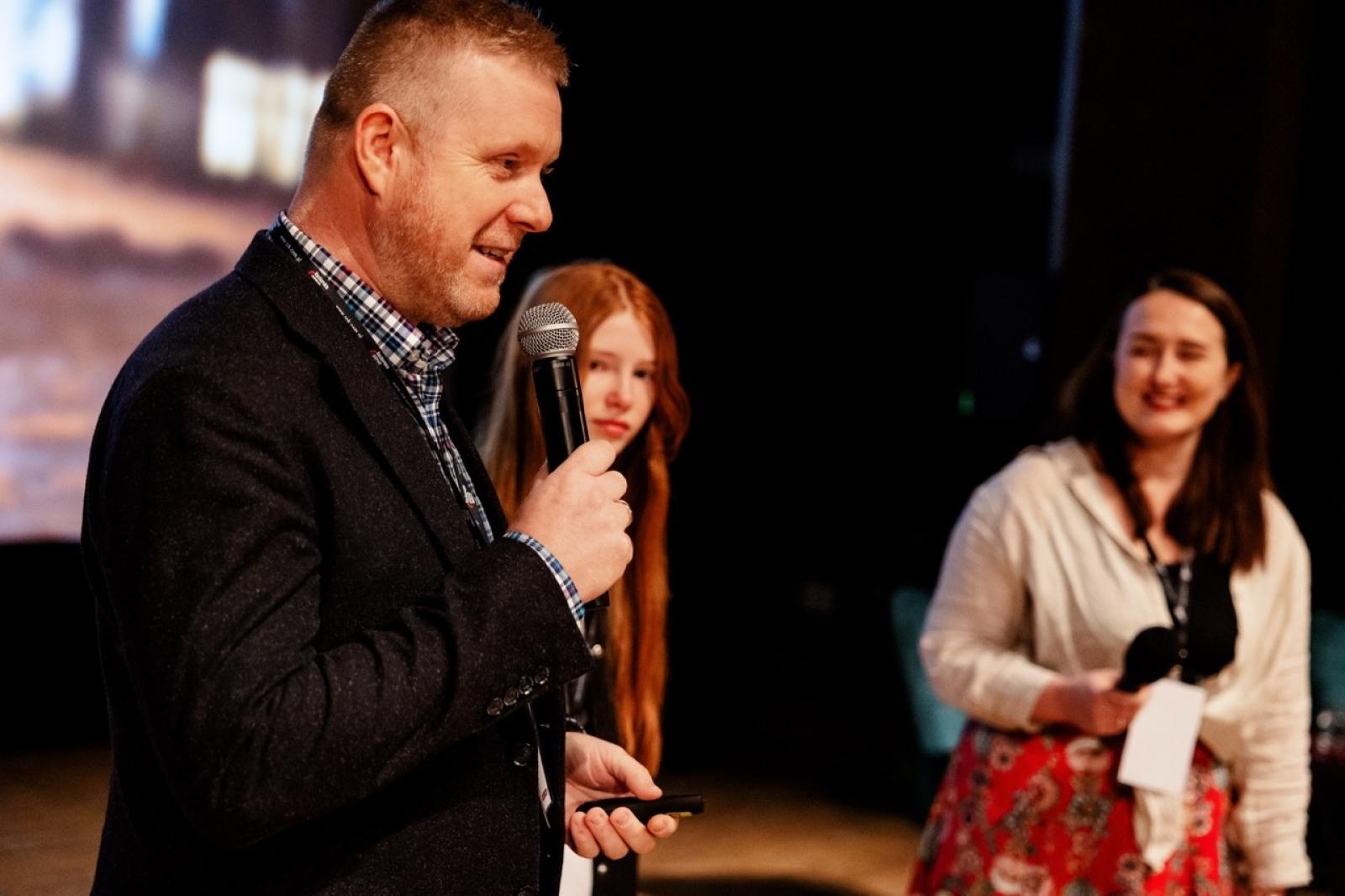 Zdjęcie w galerii na portalu naszraciborz.pl: WIATRAKI już kręcą. Ruszył raciborski festiwal podróżniczy [FOTO] wiadomości z regionu