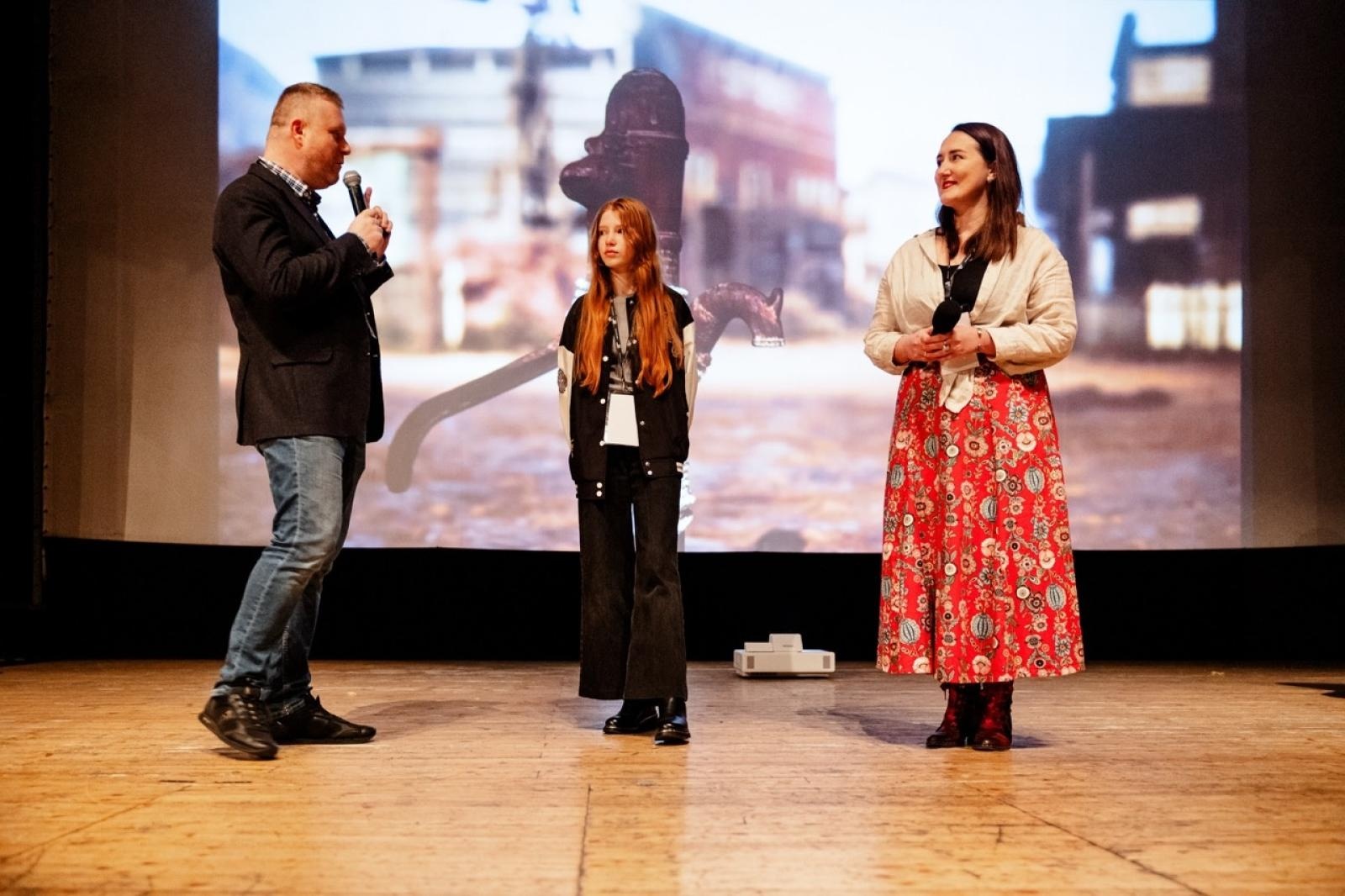 Zdjęcie w galerii na portalu naszraciborz.pl: WIATRAKI już kręcą. Ruszył raciborski festiwal podróżniczy [FOTO] wiadomości z regionu