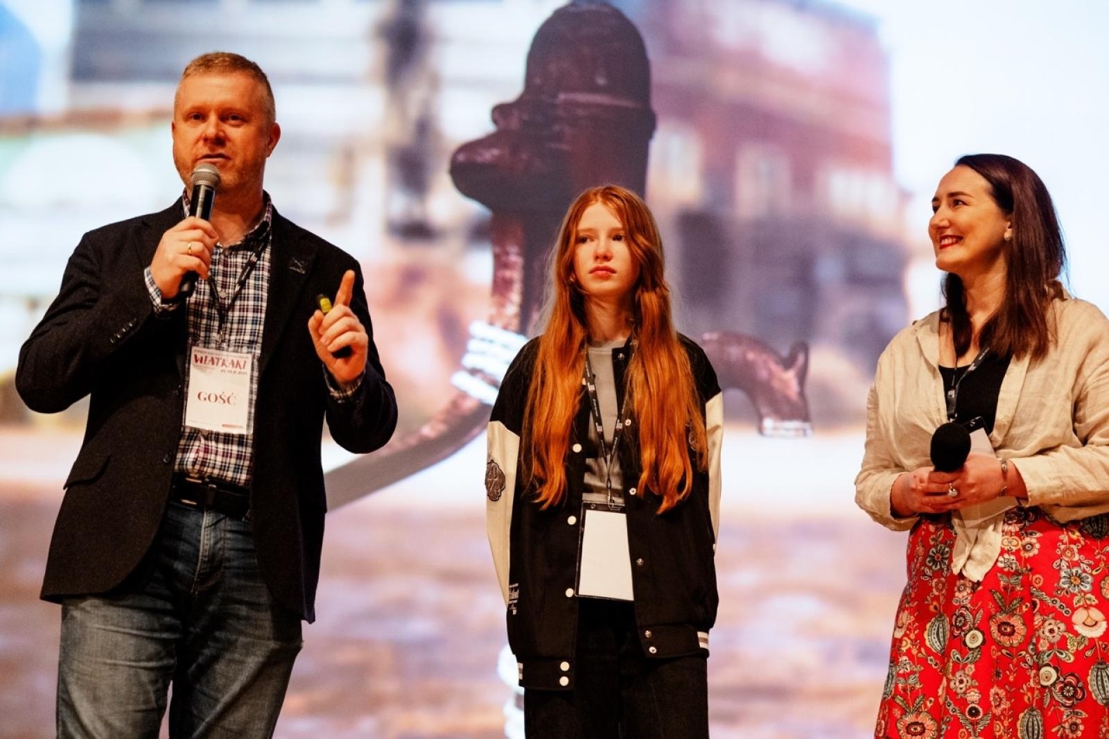 Zdjęcie w galerii na portalu naszraciborz.pl: WIATRAKI już kręcą. Ruszył raciborski festiwal podróżniczy [FOTO] wiadomości z regionu