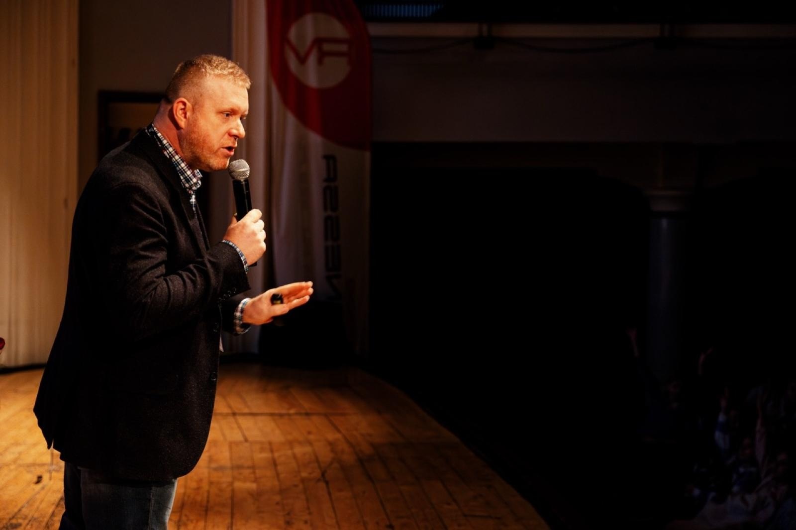 Zdjęcie w galerii na portalu naszraciborz.pl: WIATRAKI już kręcą. Ruszył raciborski festiwal podróżniczy [FOTO] wiadomości z regionu