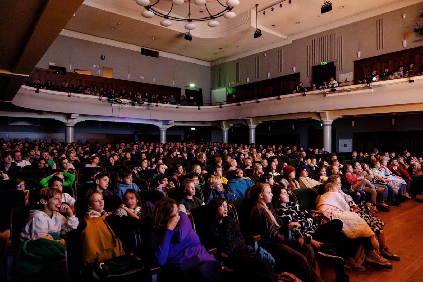 Zdjęcie w galerii na portalu naszraciborz.pl: WIATRAKI już kręcą. Ruszył raciborski festiwal podróżniczy [FOTO] wiadomości z regionu
