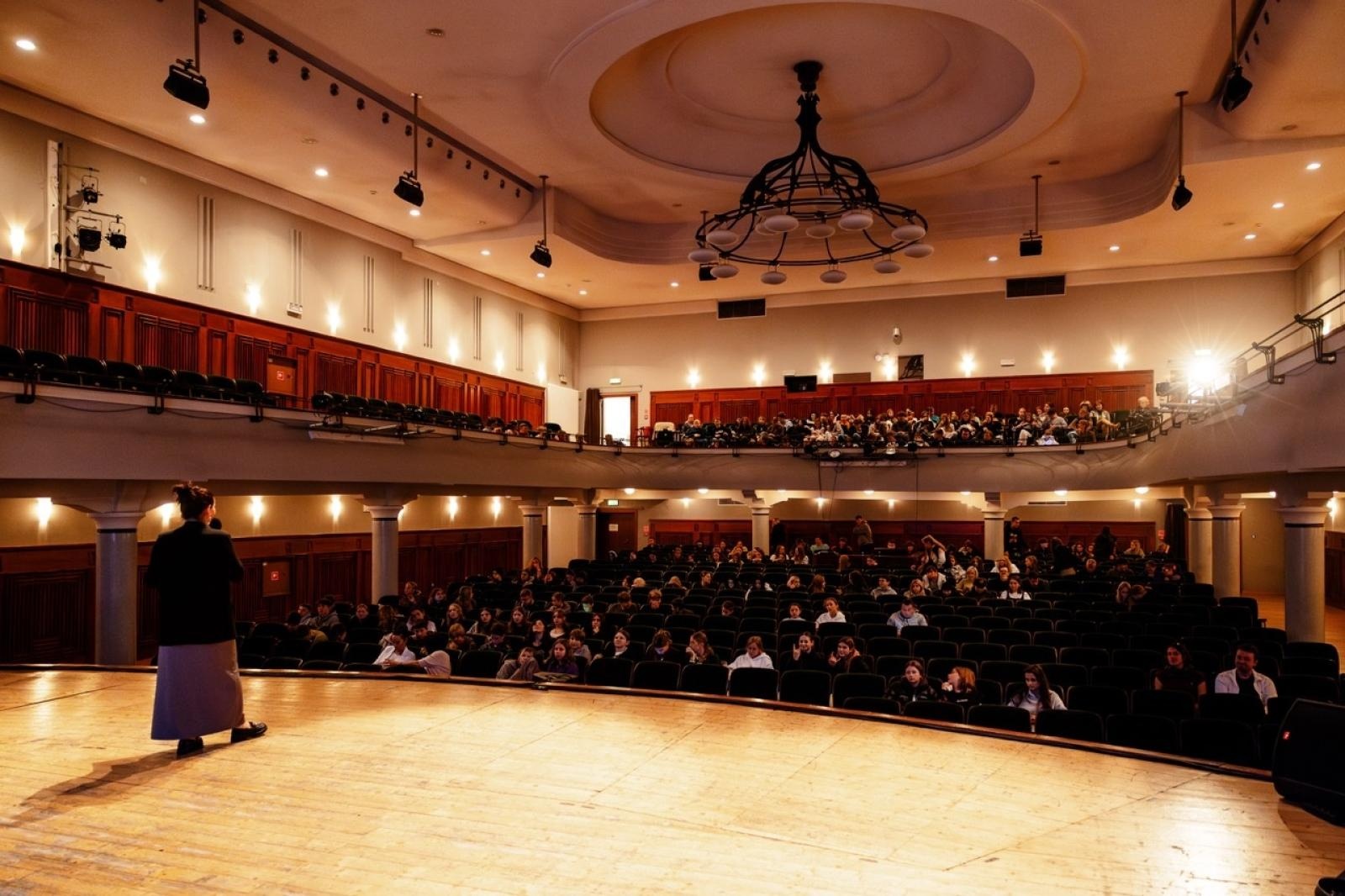 Zdjęcie w galerii na portalu naszraciborz.pl: WIATRAKI już kręcą. Ruszył raciborski festiwal podróżniczy [FOTO] wiadomości z regionu