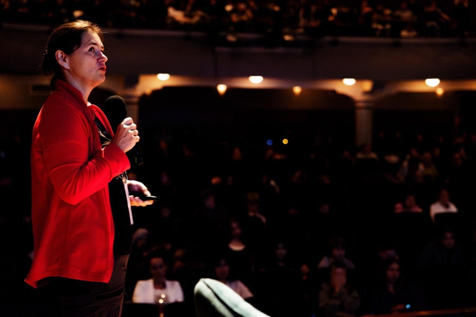Zdjęcie w galerii na portalu naszraciborz.pl: WIATRAKI już kręcą. Ruszył raciborski festiwal podróżniczy [FOTO] wiadomości z regionu