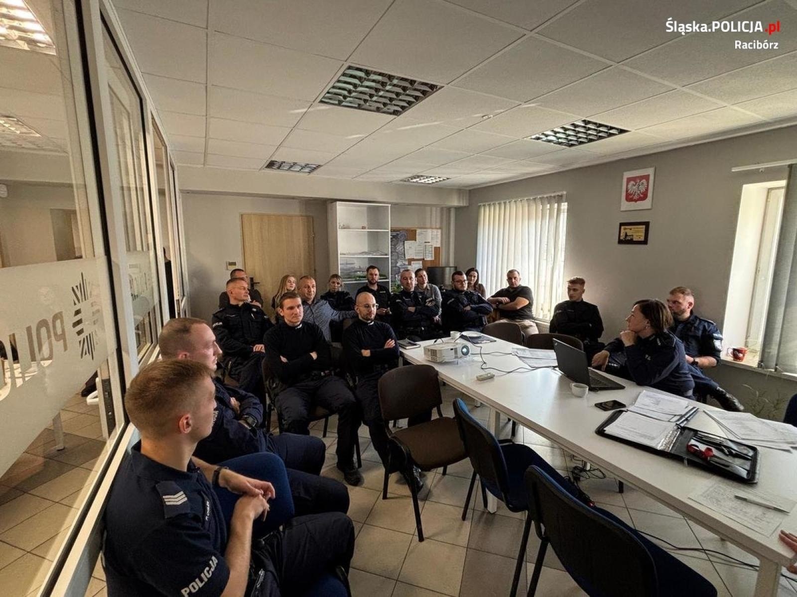 Zdjęcie w galerii na portalu naszraciborz.pl: Policjanci z Kietrza i Pietrowic Wielkich zacieśniają współpracę wiadomości z regionu