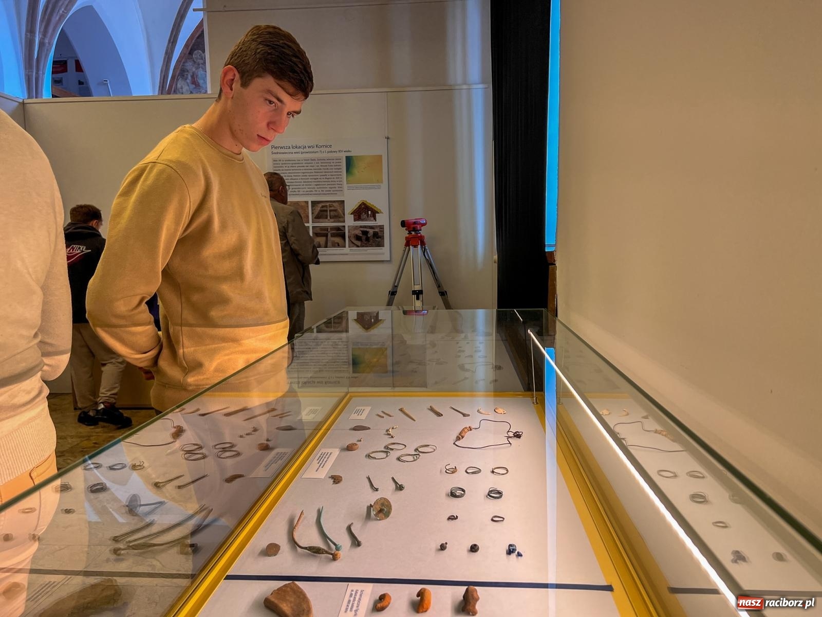 Zdjęcie w galerii na portalu naszraciborz.pl: W Raciborzu o najdawniejszych śladach osadnictwa i odkryciach archeologicznych – konferencja i otwarcie wystawy w Muzeum wiadomości z regionu