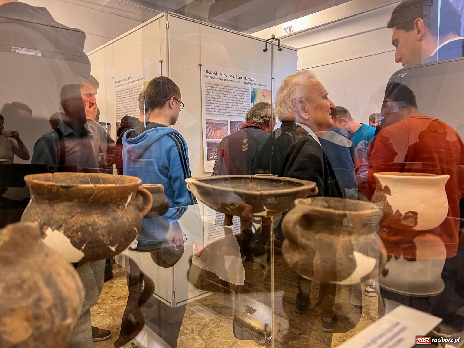 Zdjęcie w galerii na portalu naszraciborz.pl: W Raciborzu o najdawniejszych śladach osadnictwa i odkryciach archeologicznych – konferencja i otwarcie wystawy w Muzeum wiadomości z regionu