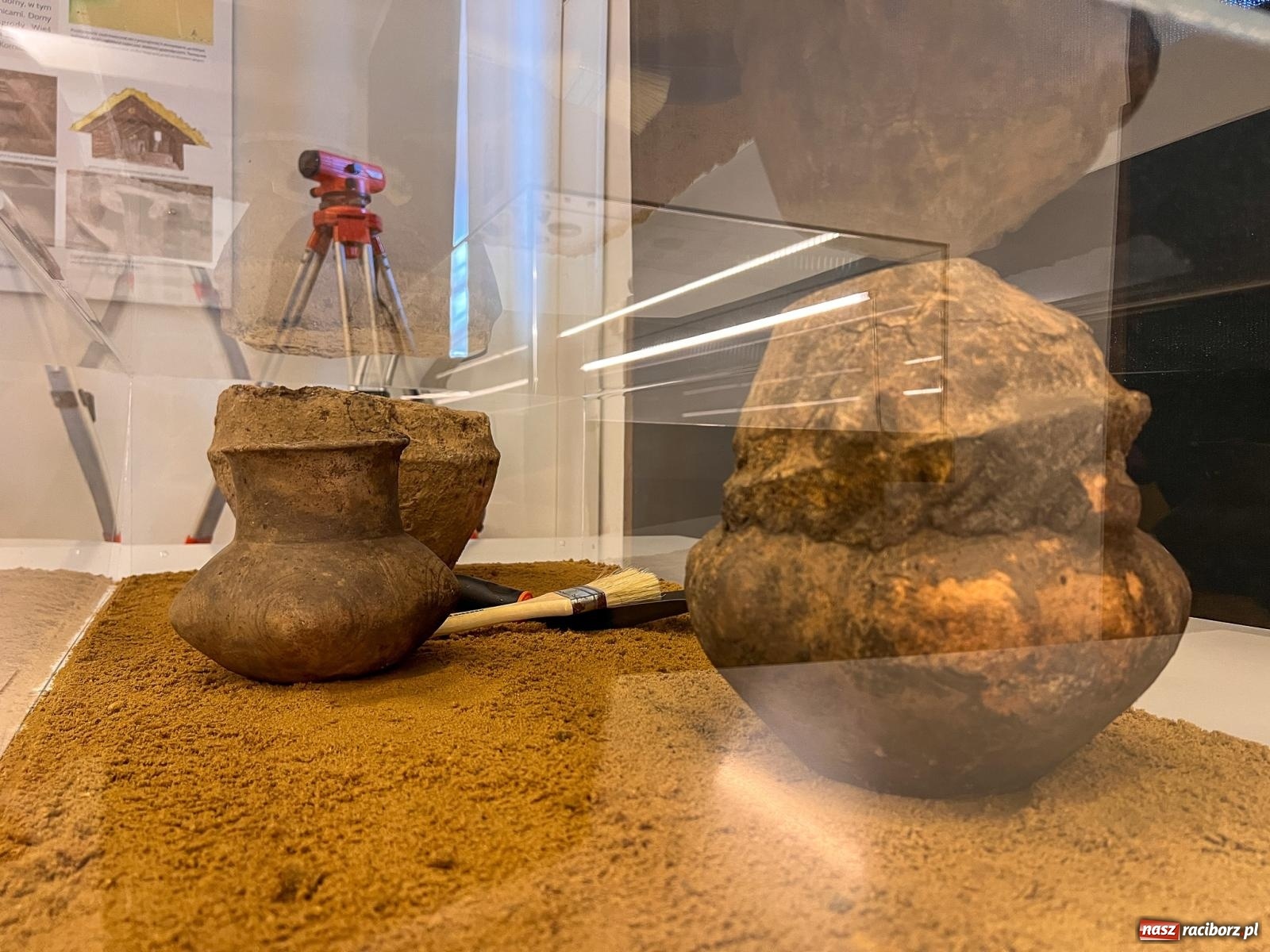 Zdjęcie w galerii na portalu naszraciborz.pl: W Raciborzu o najdawniejszych śladach osadnictwa i odkryciach archeologicznych – konferencja i otwarcie wystawy w Muzeum wiadomości z regionu