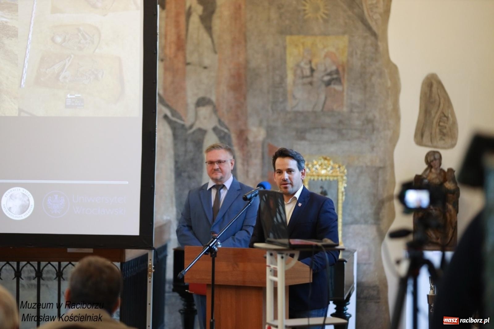 Zdjęcie w galerii na portalu naszraciborz.pl: W Raciborzu o najdawniejszych śladach osadnictwa i odkryciach archeologicznych – konferencja i otwarcie wystawy w Muzeum wiadomości z regionu