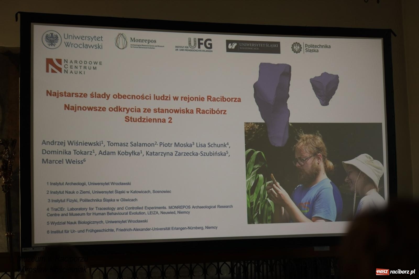 Zdjęcie w galerii na portalu naszraciborz.pl: W Raciborzu o najdawniejszych śladach osadnictwa i odkryciach archeologicznych – konferencja i otwarcie wystawy w Muzeum wiadomości z regionu