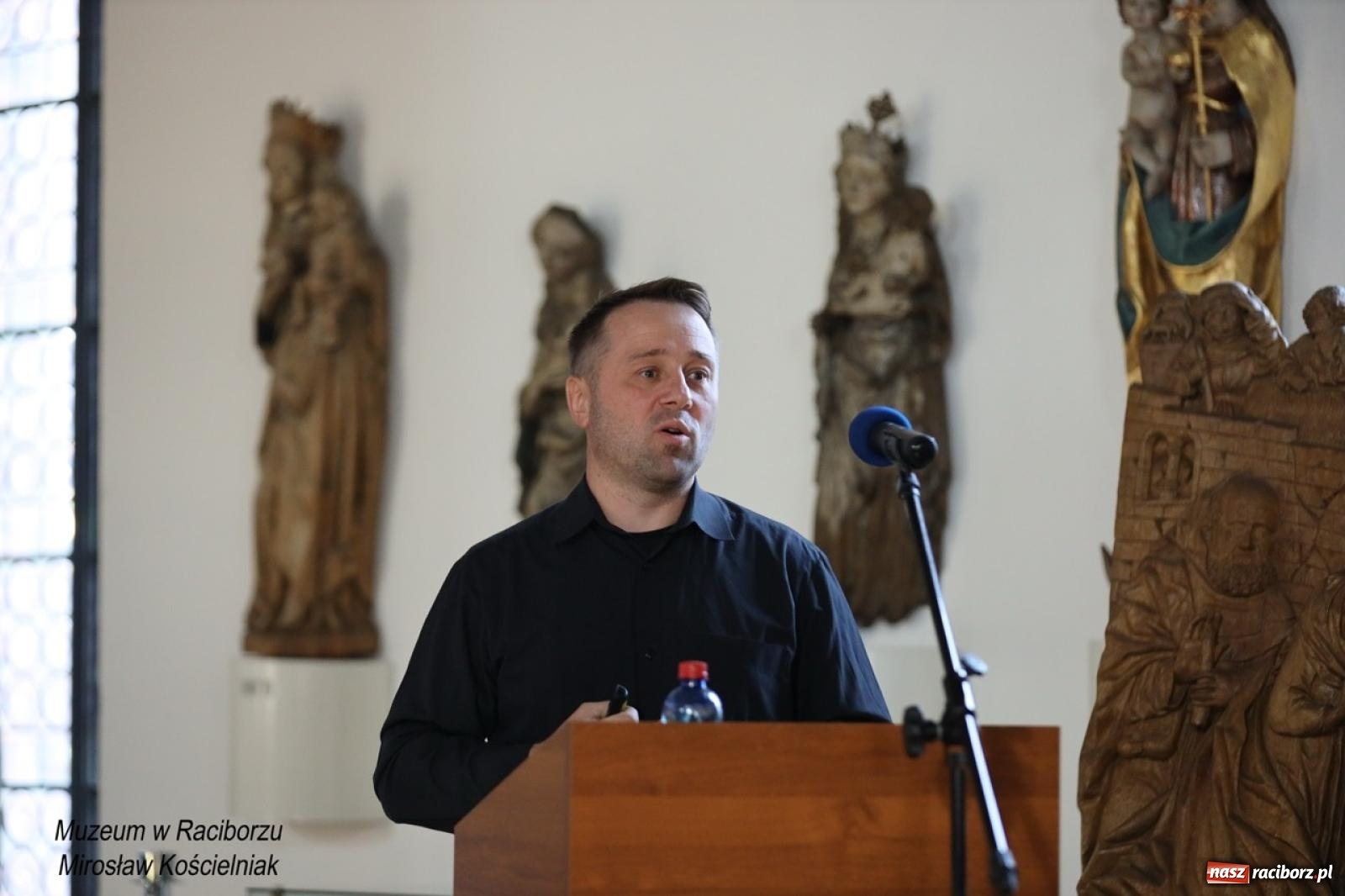 Zdjęcie w galerii na portalu naszraciborz.pl: W Raciborzu o najdawniejszych śladach osadnictwa i odkryciach archeologicznych – konferencja i otwarcie wystawy w Muzeum wiadomości z regionu