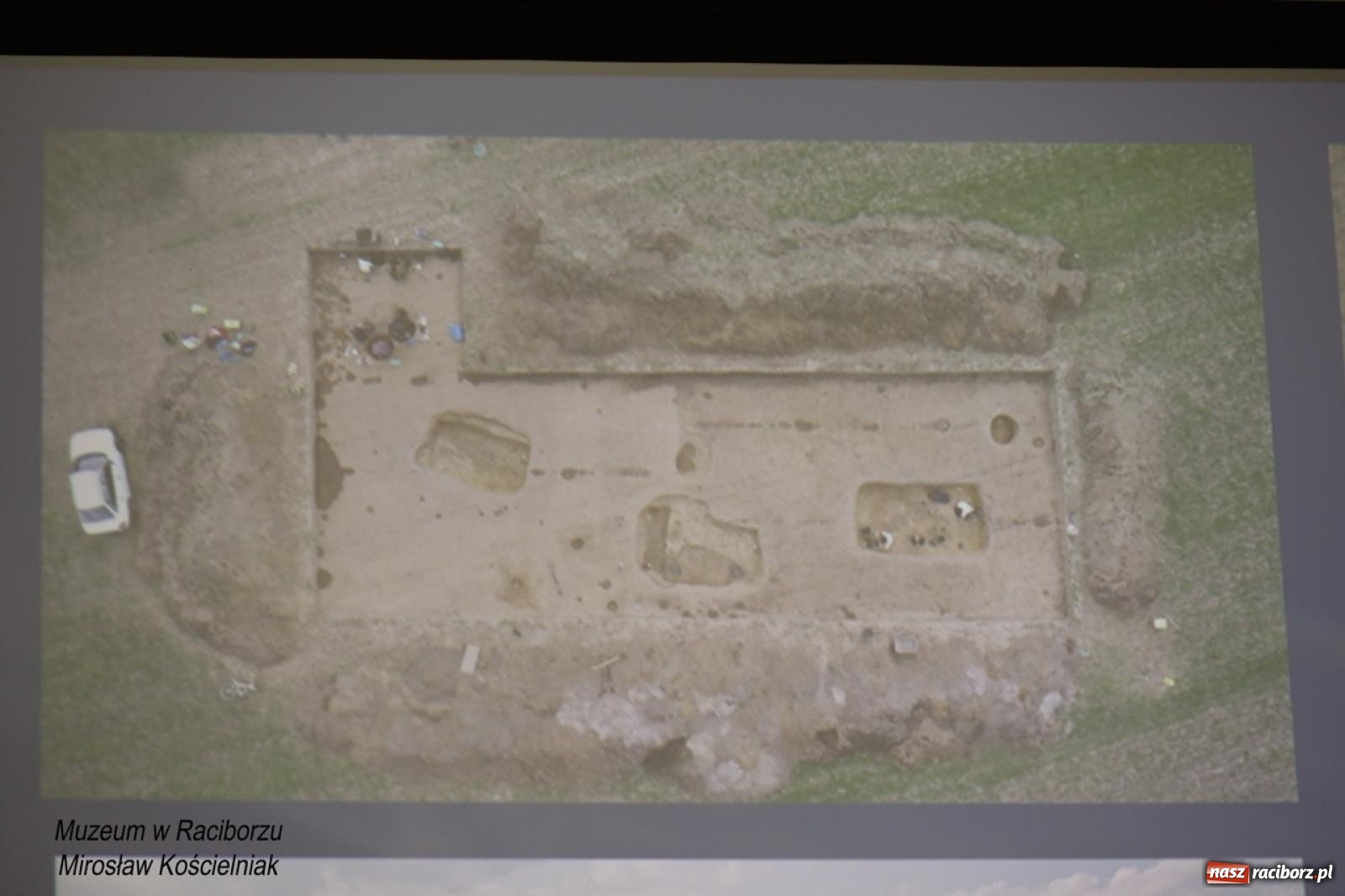 Zdjęcie w galerii na portalu naszraciborz.pl: W Raciborzu o najdawniejszych śladach osadnictwa i odkryciach archeologicznych – konferencja i otwarcie wystawy w Muzeum wiadomości z regionu