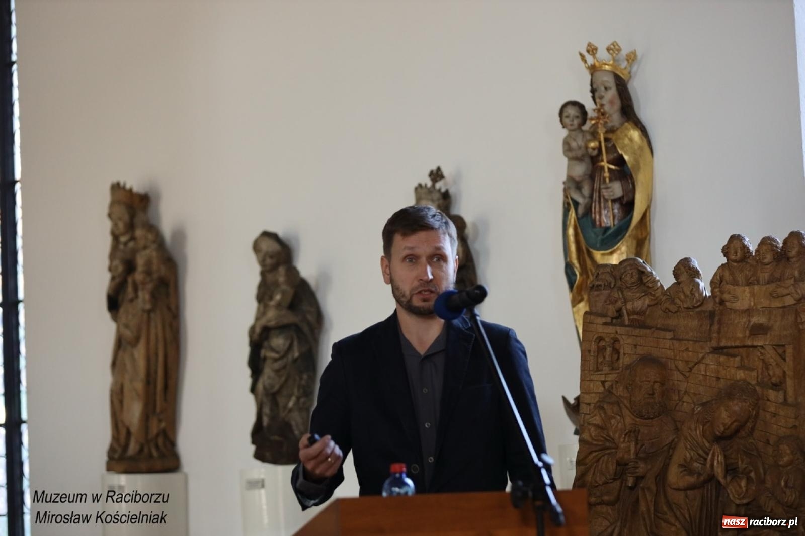 Zdjęcie w galerii na portalu naszraciborz.pl: W Raciborzu o najdawniejszych śladach osadnictwa i odkryciach archeologicznych – konferencja i otwarcie wystawy w Muzeum wiadomości z regionu