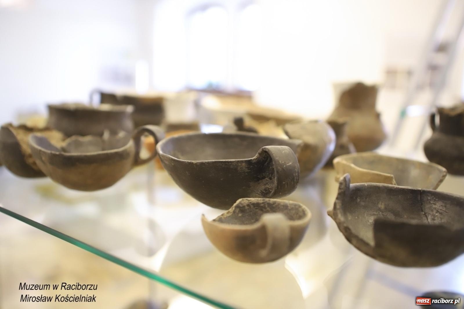 Zdjęcie w galerii na portalu naszraciborz.pl: W Raciborzu o najdawniejszych śladach osadnictwa i odkryciach archeologicznych – konferencja i otwarcie wystawy w Muzeum wiadomości z regionu