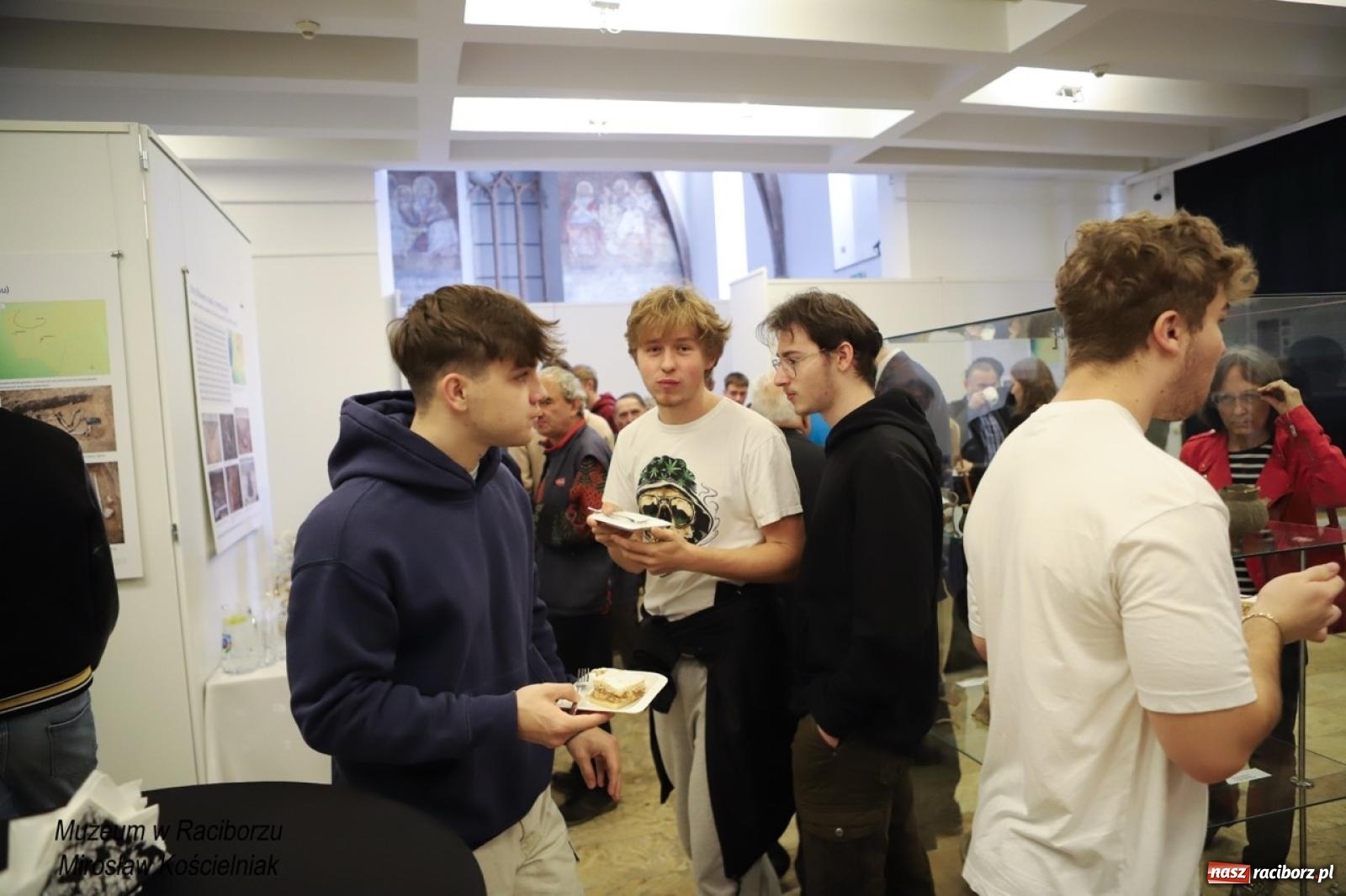 Zdjęcie w galerii na portalu naszraciborz.pl: W Raciborzu o najdawniejszych śladach osadnictwa i odkryciach archeologicznych – konferencja i otwarcie wystawy w Muzeum wiadomości z regionu