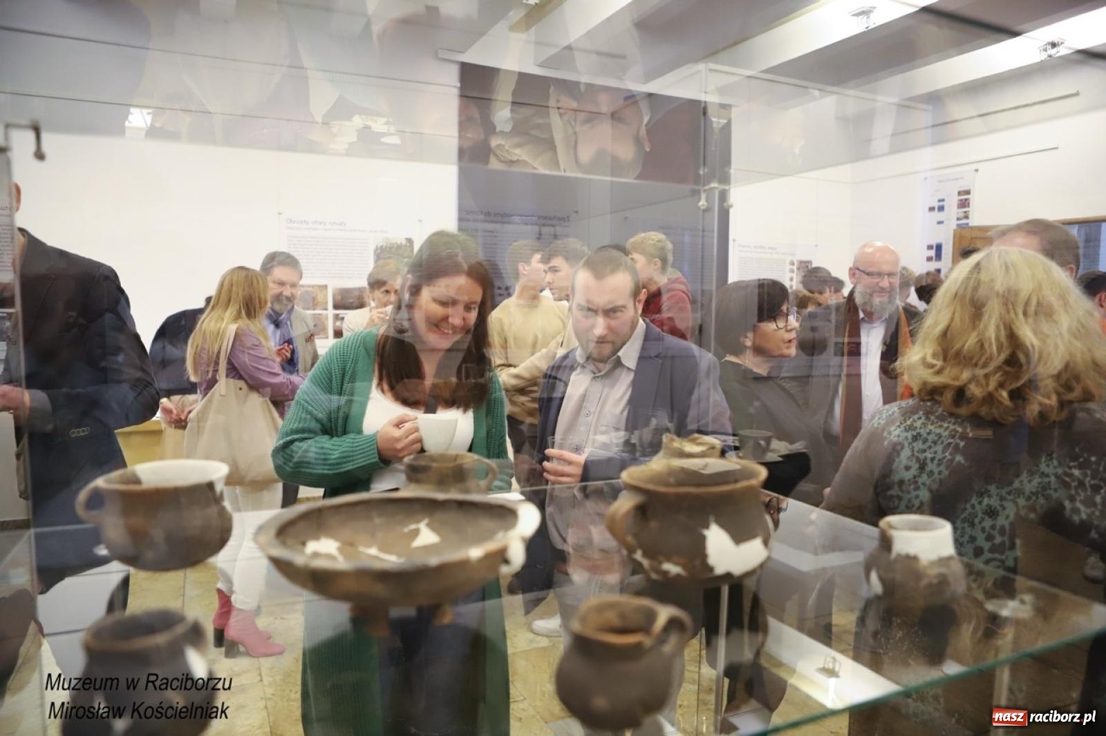 Zdjęcie w galerii na portalu naszraciborz.pl: W Raciborzu o najdawniejszych śladach osadnictwa i odkryciach archeologicznych – konferencja i otwarcie wystawy w Muzeum wiadomości z regionu