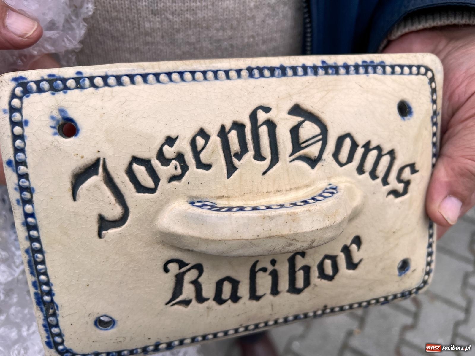 Zdjęcie w galerii na portalu naszraciborz.pl: Spora frekwencja na targu staroci w Pietrowicach Wielkich wiadomości z regionu