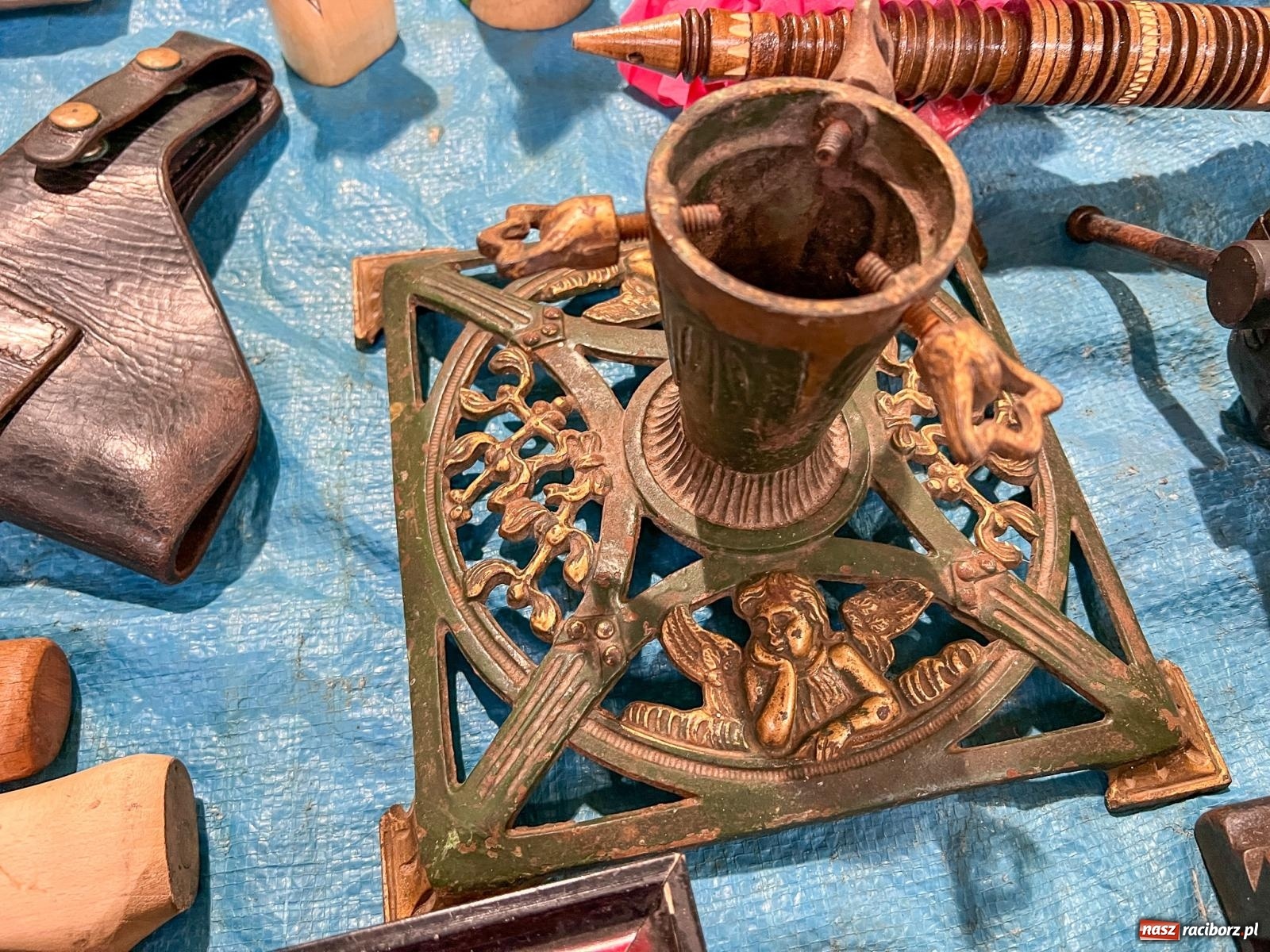 Zdjęcie w galerii na portalu naszraciborz.pl: Spora frekwencja na targu staroci w Pietrowicach Wielkich wiadomości z regionu