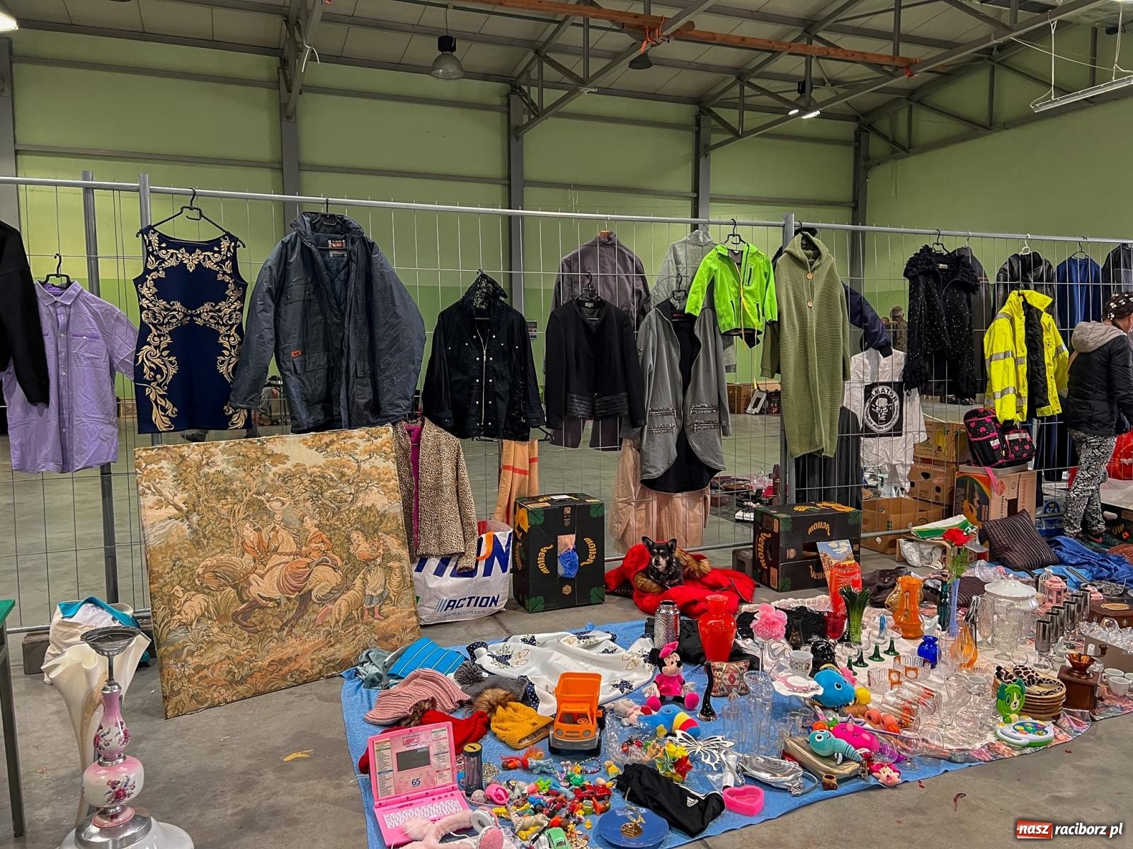 Zdjęcie w galerii na portalu naszraciborz.pl: Spora frekwencja na targu staroci w Pietrowicach Wielkich wiadomości z regionu