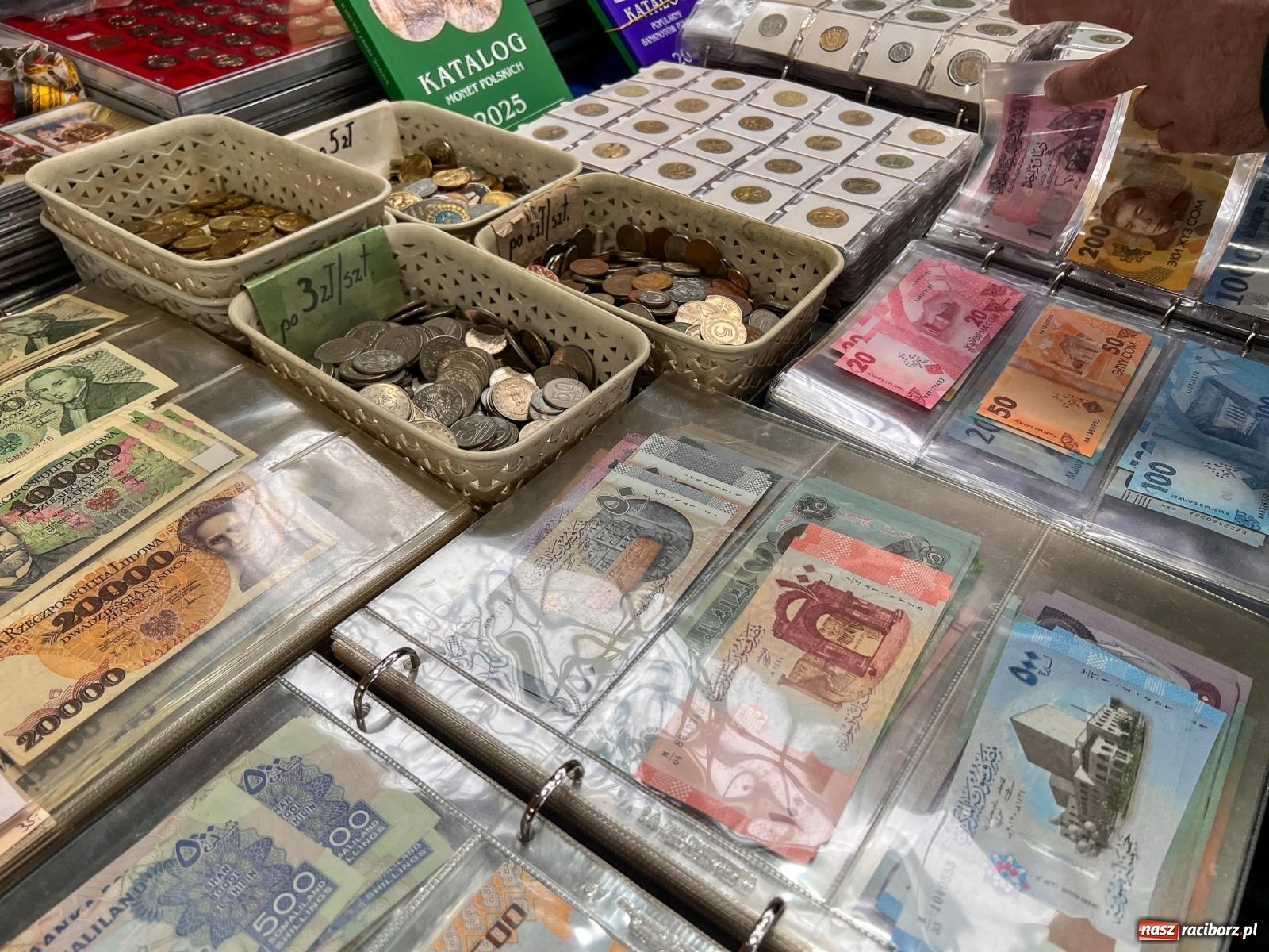 Zdjęcie w galerii na portalu naszraciborz.pl: Spora frekwencja na targu staroci w Pietrowicach Wielkich wiadomości z regionu