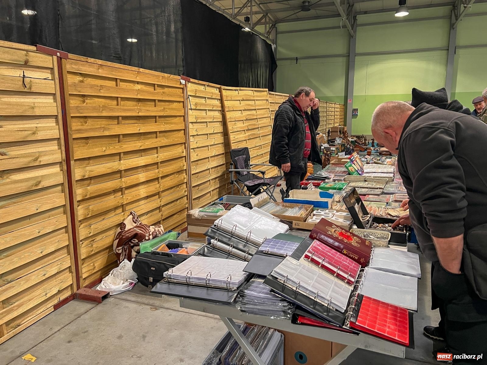 Zdjęcie w galerii na portalu naszraciborz.pl: Spora frekwencja na targu staroci w Pietrowicach Wielkich wiadomości z regionu