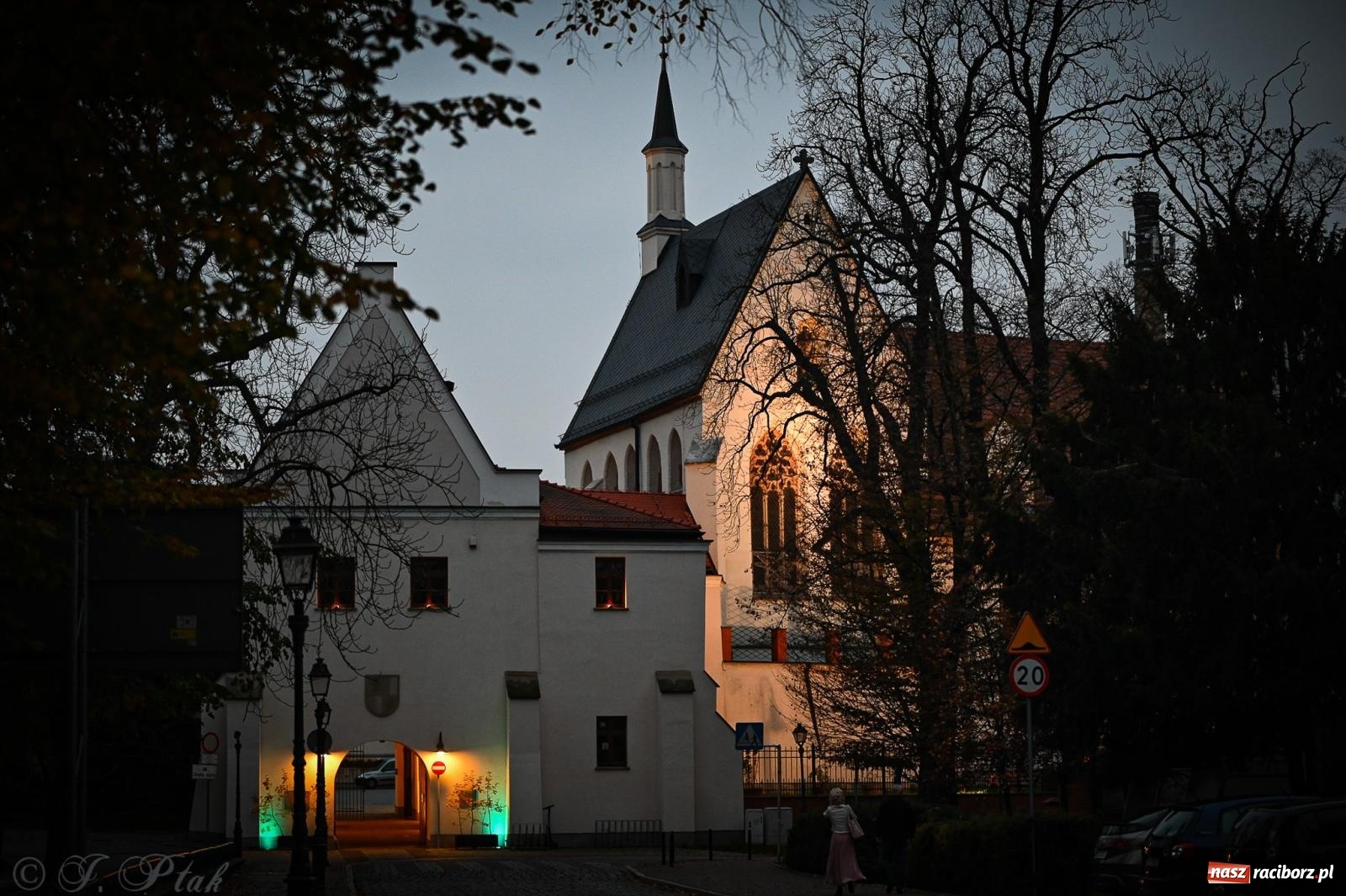 Zdjęcie w galerii na portalu naszraciborz.pl: EMI unplugged. Magiczny pierwszy koncert w zamkowej piwnicy [FOTO i WIDEO] wiadomości z regionu