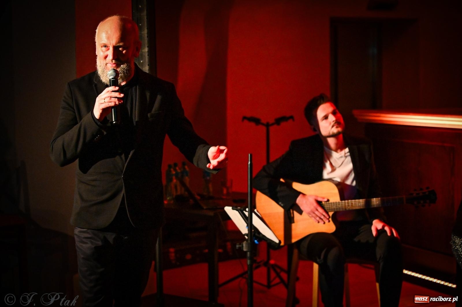 Zdjęcie w galerii na portalu naszraciborz.pl: EMI unplugged. Magiczny pierwszy koncert w zamkowej piwnicy [FOTO i WIDEO] wiadomości z regionu