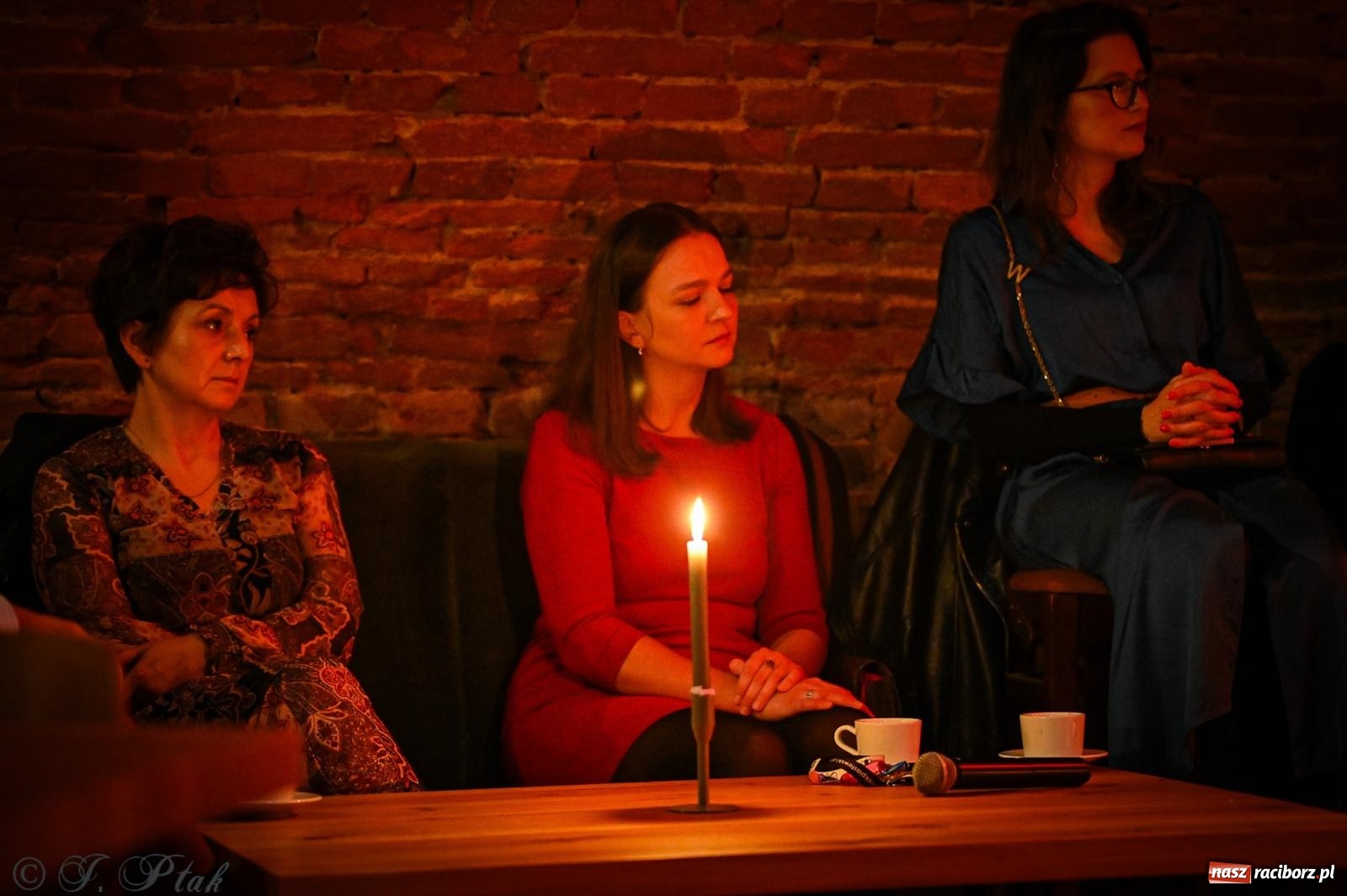 Zdjęcie w galerii na portalu naszraciborz.pl: EMI unplugged. Magiczny pierwszy koncert w zamkowej piwnicy [FOTO i WIDEO] wiadomości z regionu