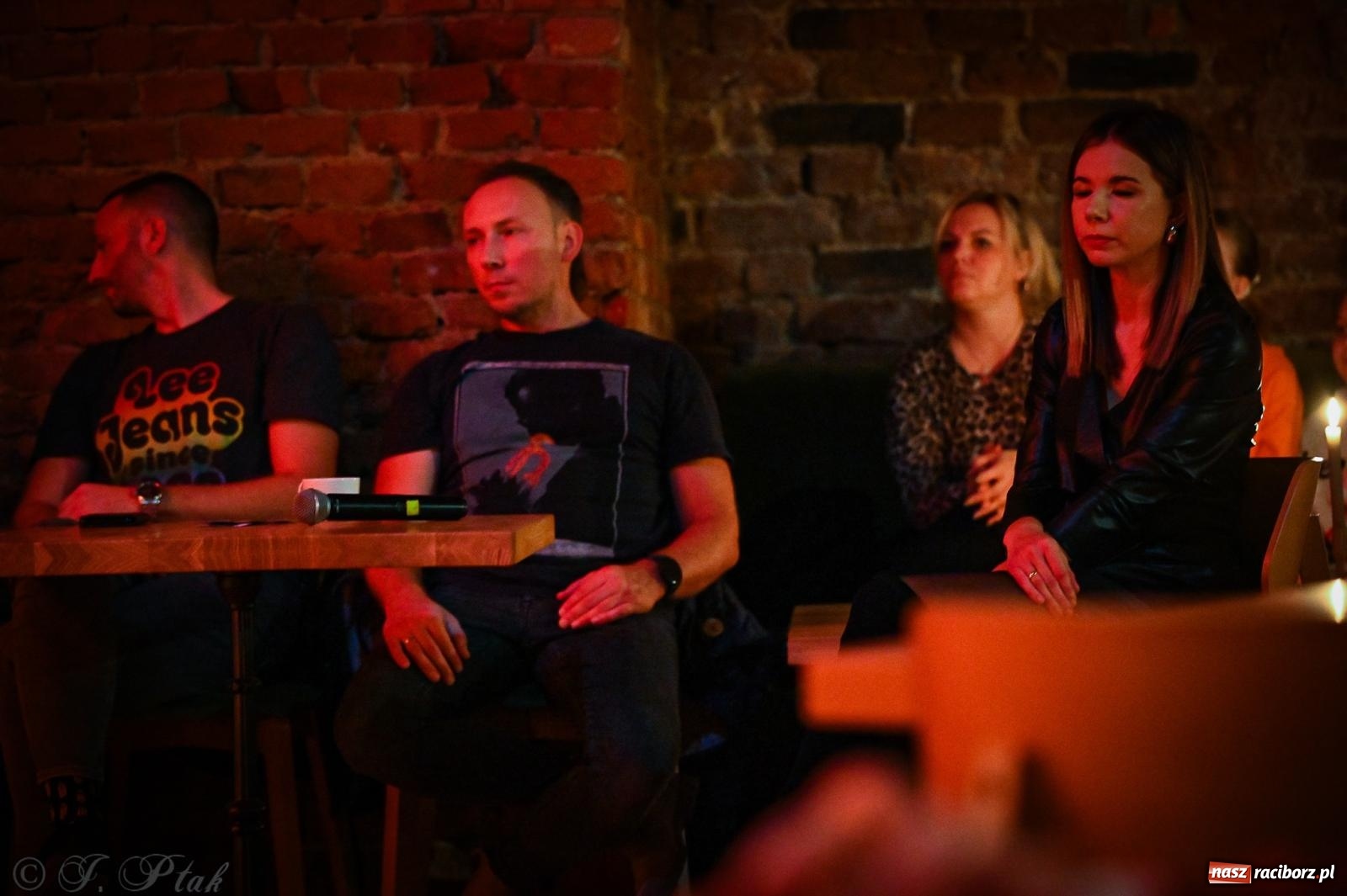 Zdjęcie w galerii na portalu naszraciborz.pl: EMI unplugged. Magiczny pierwszy koncert w zamkowej piwnicy [FOTO i WIDEO] wiadomości z regionu