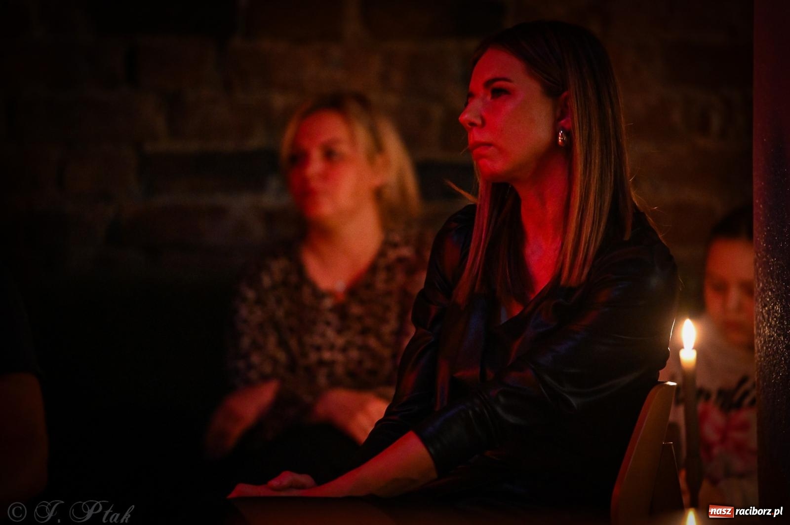 Zdjęcie w galerii na portalu naszraciborz.pl: EMI unplugged. Magiczny pierwszy koncert w zamkowej piwnicy [FOTO i WIDEO] wiadomości z regionu